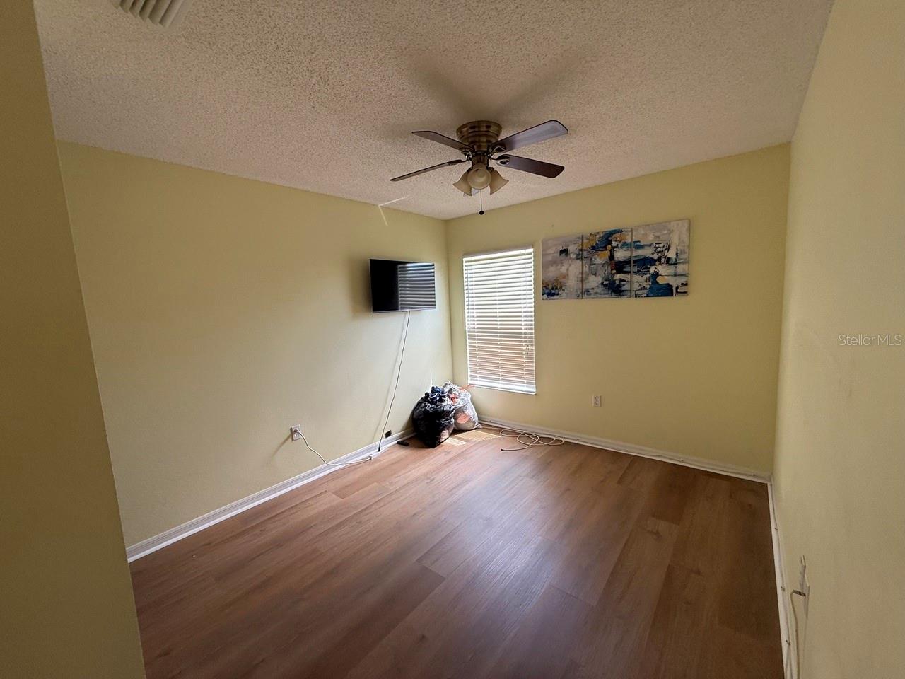 Single Family Residence at 318 LANGHAM DR, DAVENPORT, photo 12 of 20