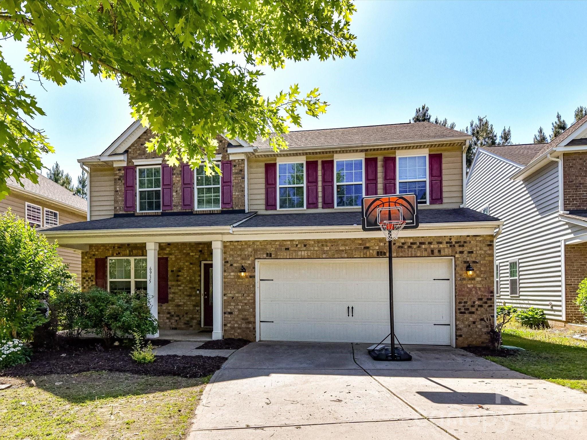 Single Family Residence at 6935 Liverpool Court, Fort Mill, photo 2 of 34
