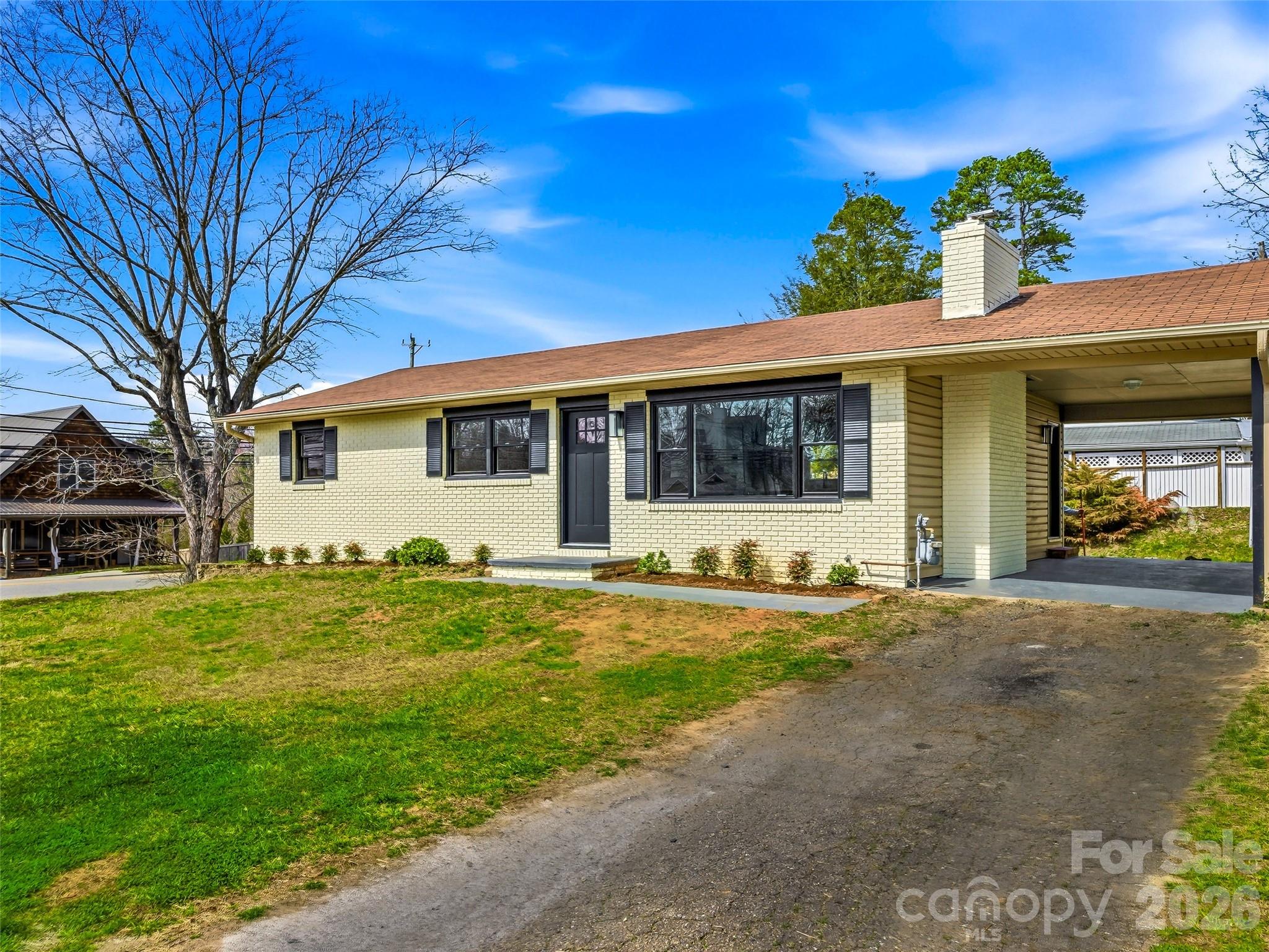 Single Family Residence at 2 Oakland Street, Weaverville, photo 2 of 32