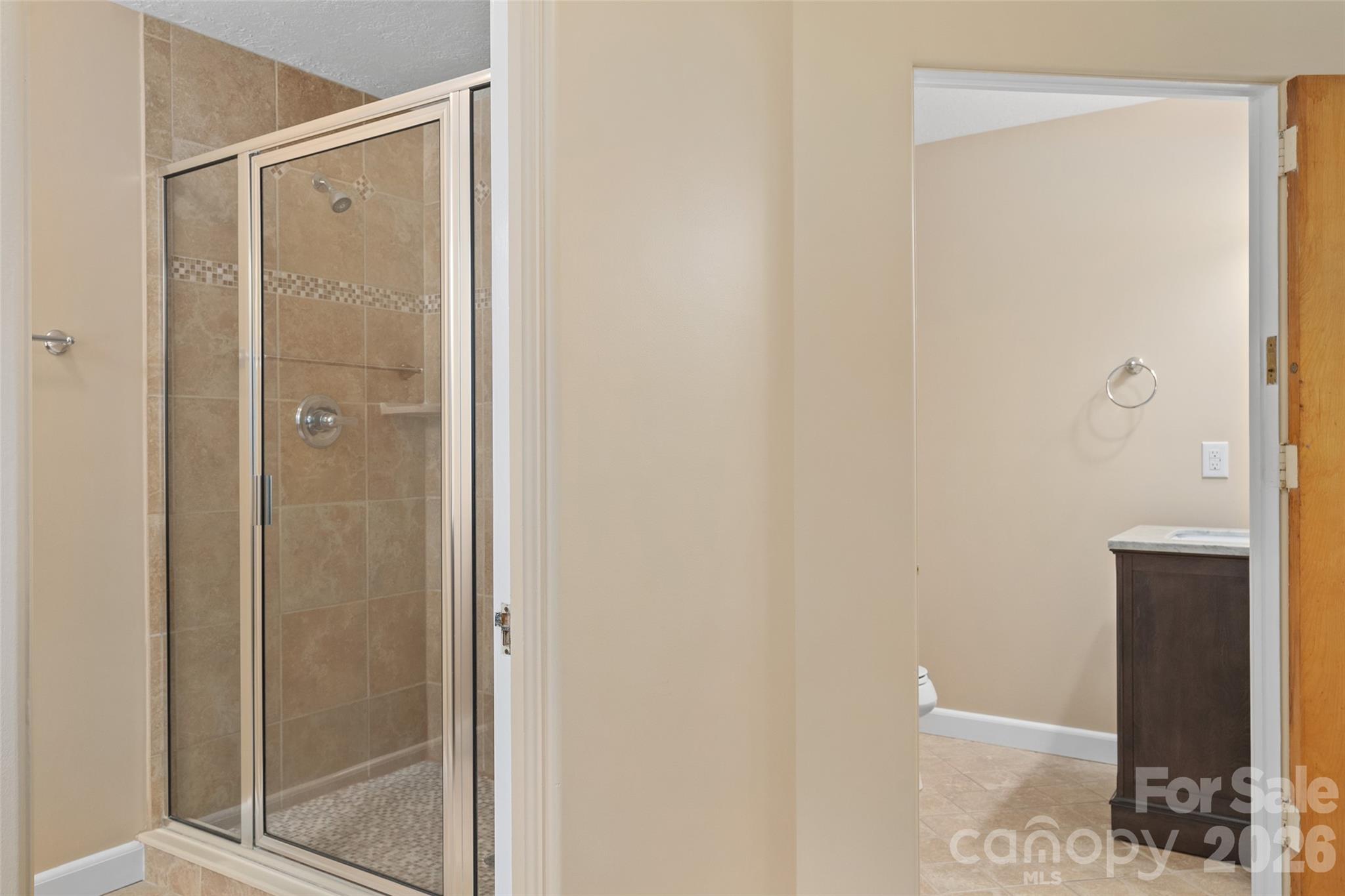 Suite 4 bath - 142 Country Club Drive, Waynesville