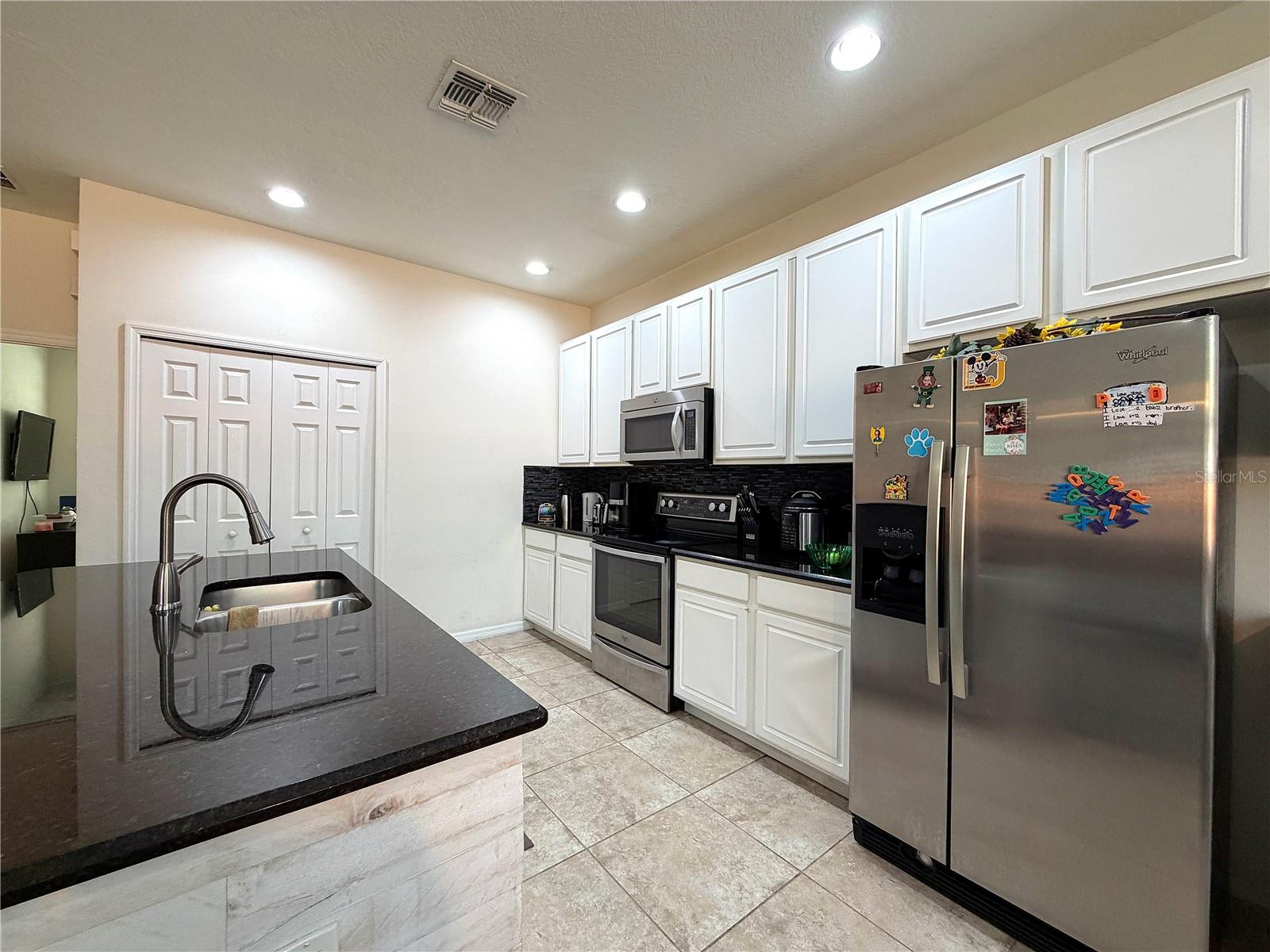 Townhouse at 720 LAS FUENTES DR, KISSIMMEE, photo 7 of 54