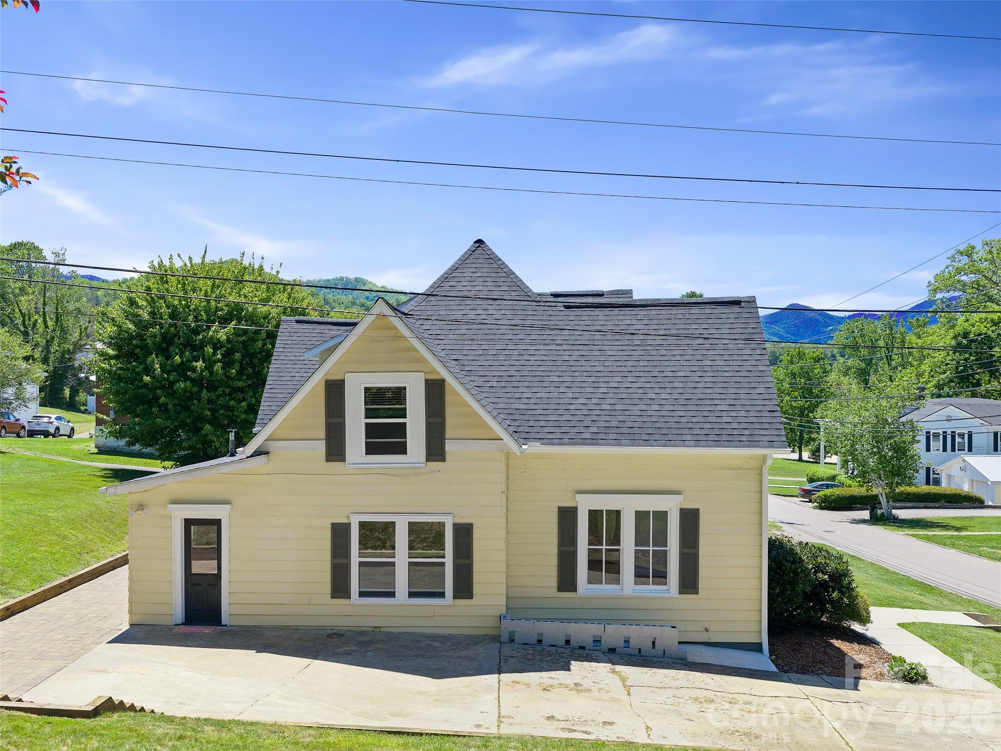 Single Family Residence at 118 Robertson Street, Burnsville, photo 41 of 48