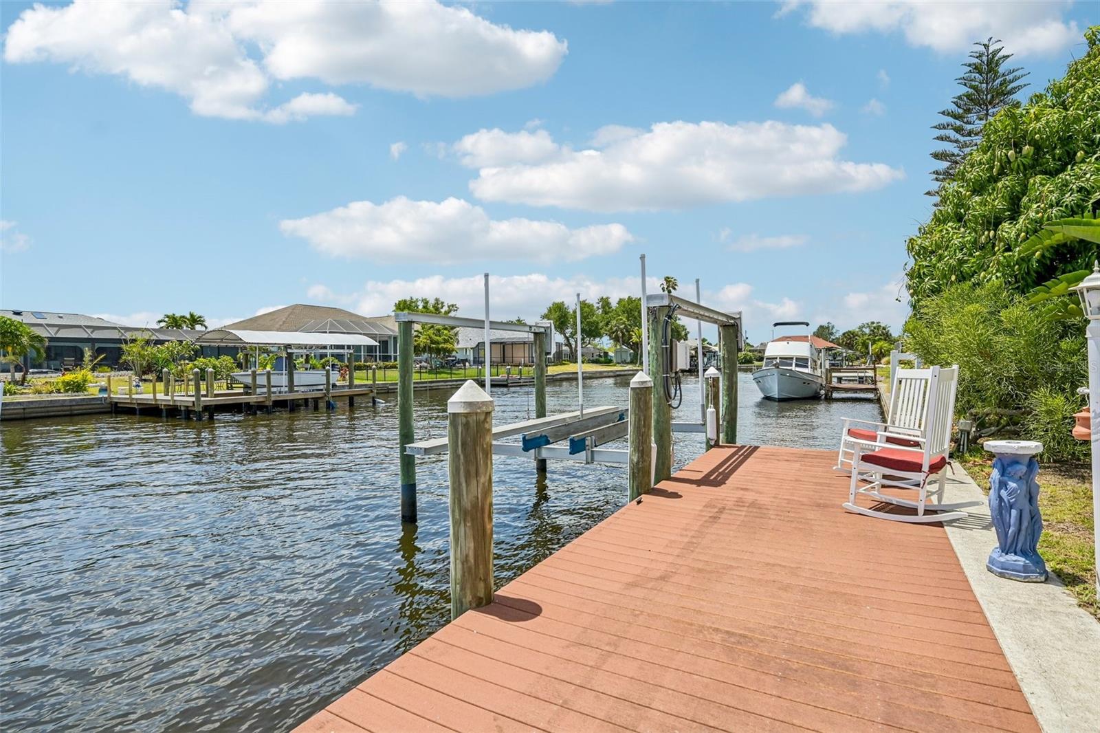 Total 190' Seawall - 3072 MAUCK TER, PORT CHARLOTTE