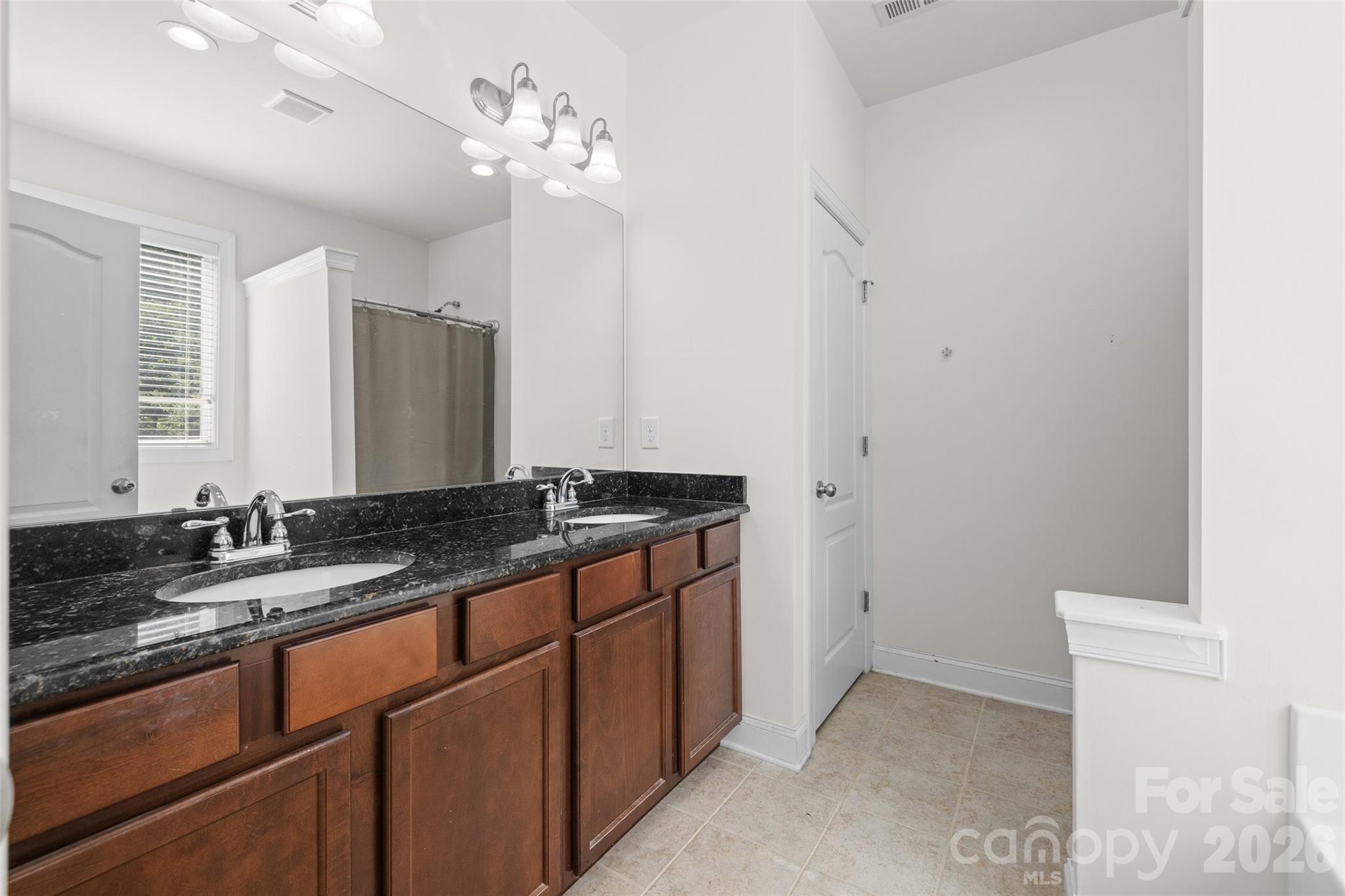 Single Family Residence at 578 Daventry Court, Clover, photo 14 of 27