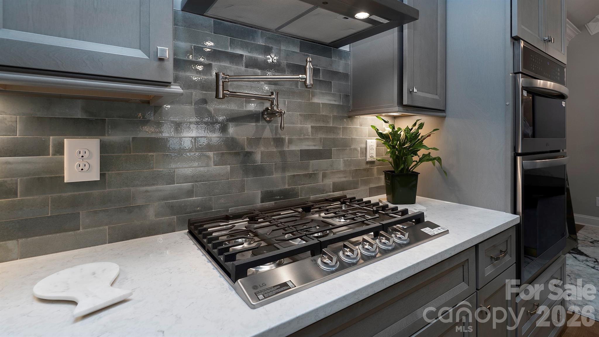 Gas cooktop - 5124 Silver Trace Lane, Denver