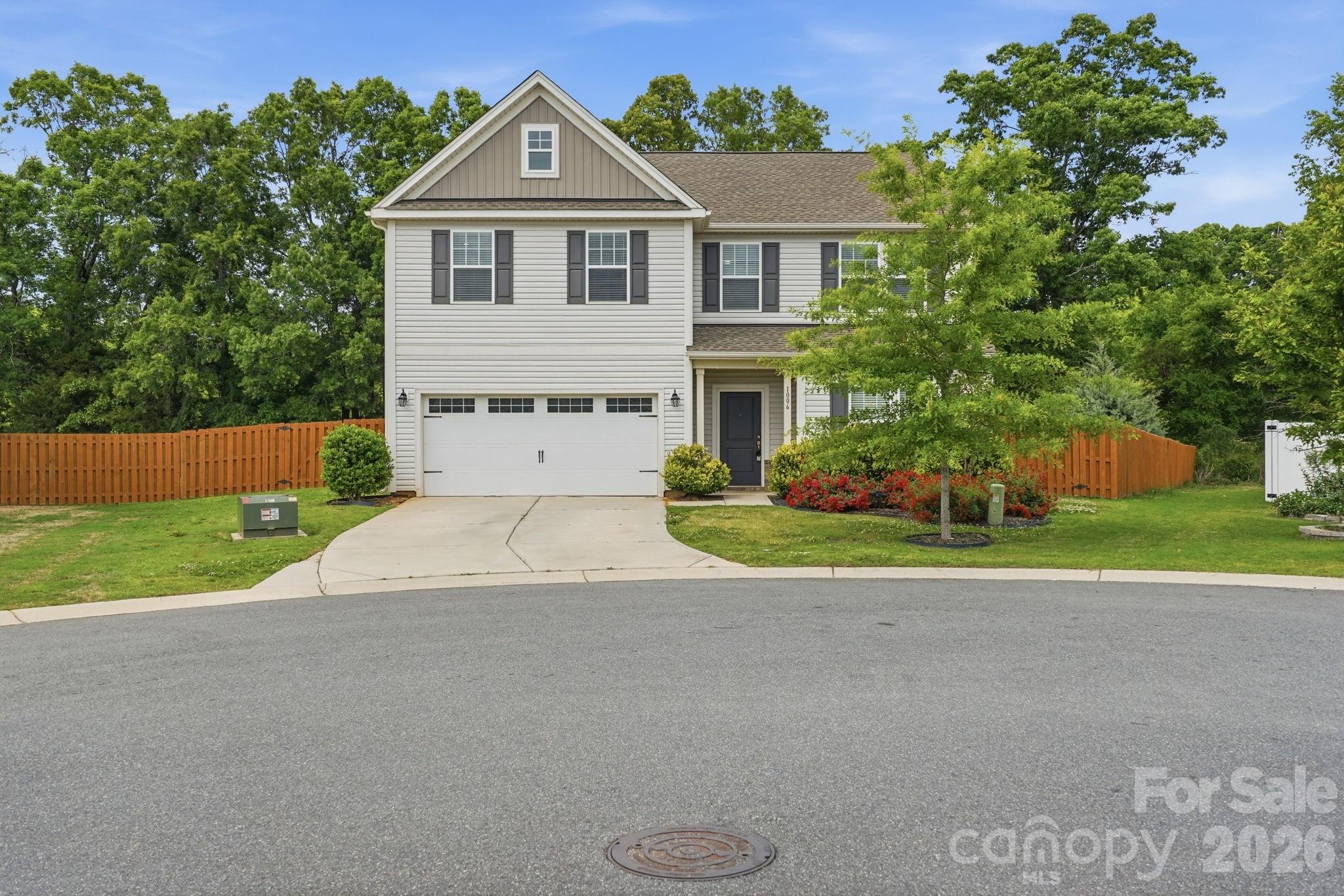 Single Family Residence at 1006 Brooksland Place, Waxhaw, photo 2 of 34