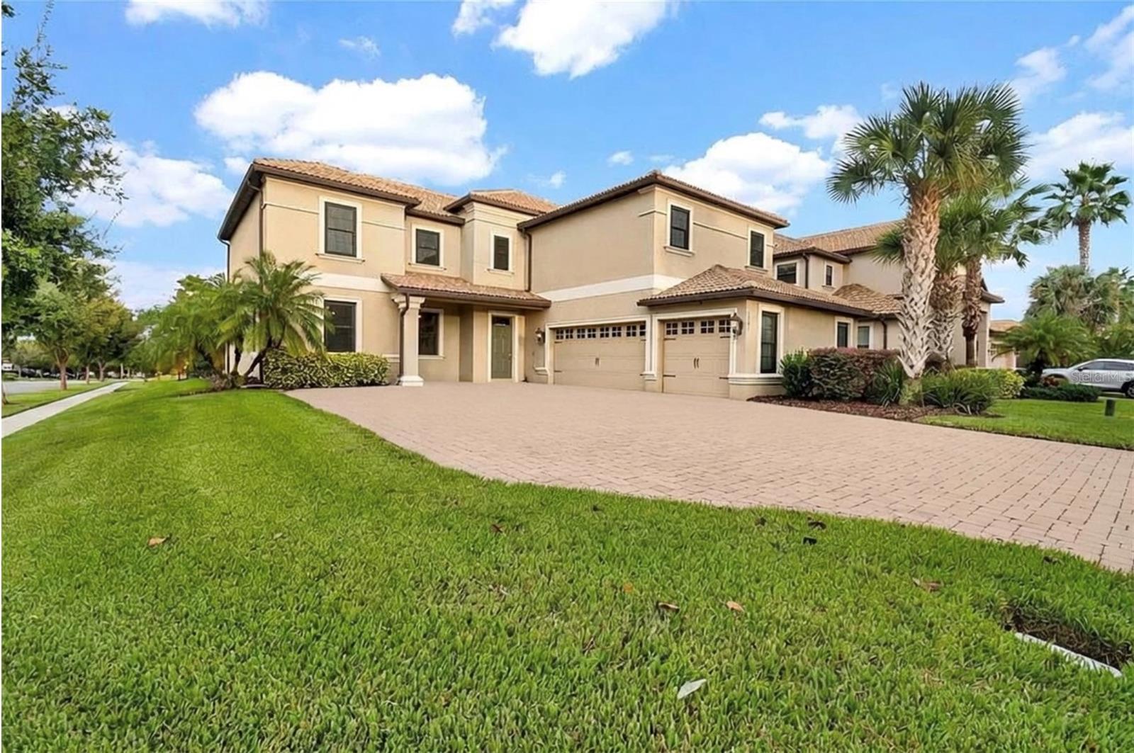 1301 GLENEAGLES LN