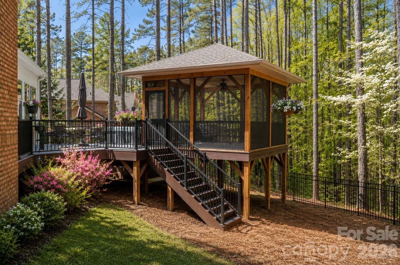 Enjoy nature & evenings in this custom built screened Deck - 4950 River Hills Drive, Denver