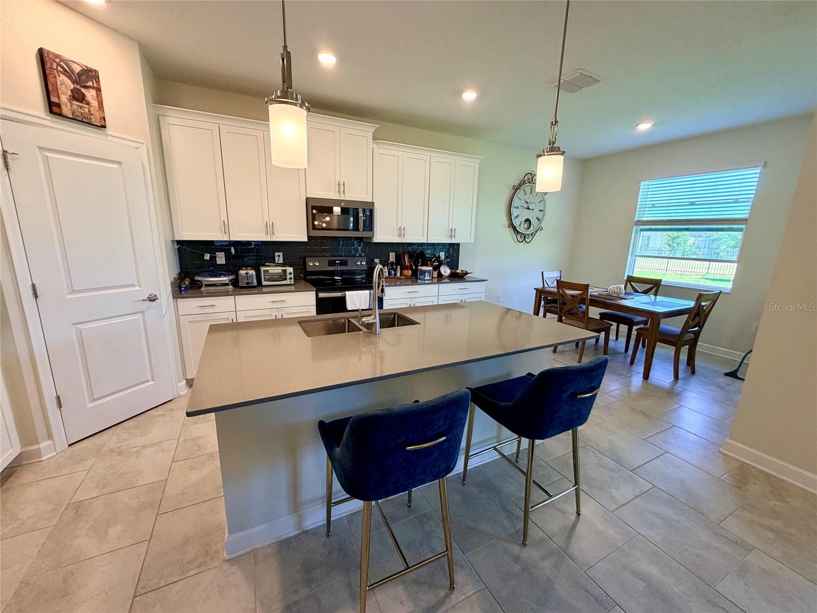Single Family Residence at 2572 CAMDEN PARK CIR, DAVENPORT, photo 6 of 35
