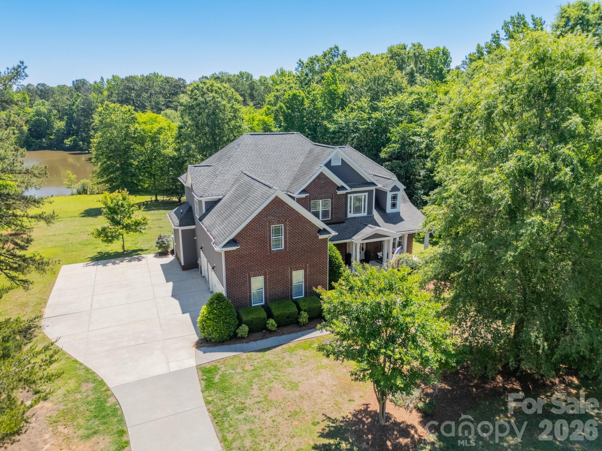 Single Family Residence at 188 Carolina Crossing Drive, York, photo 2 of 51