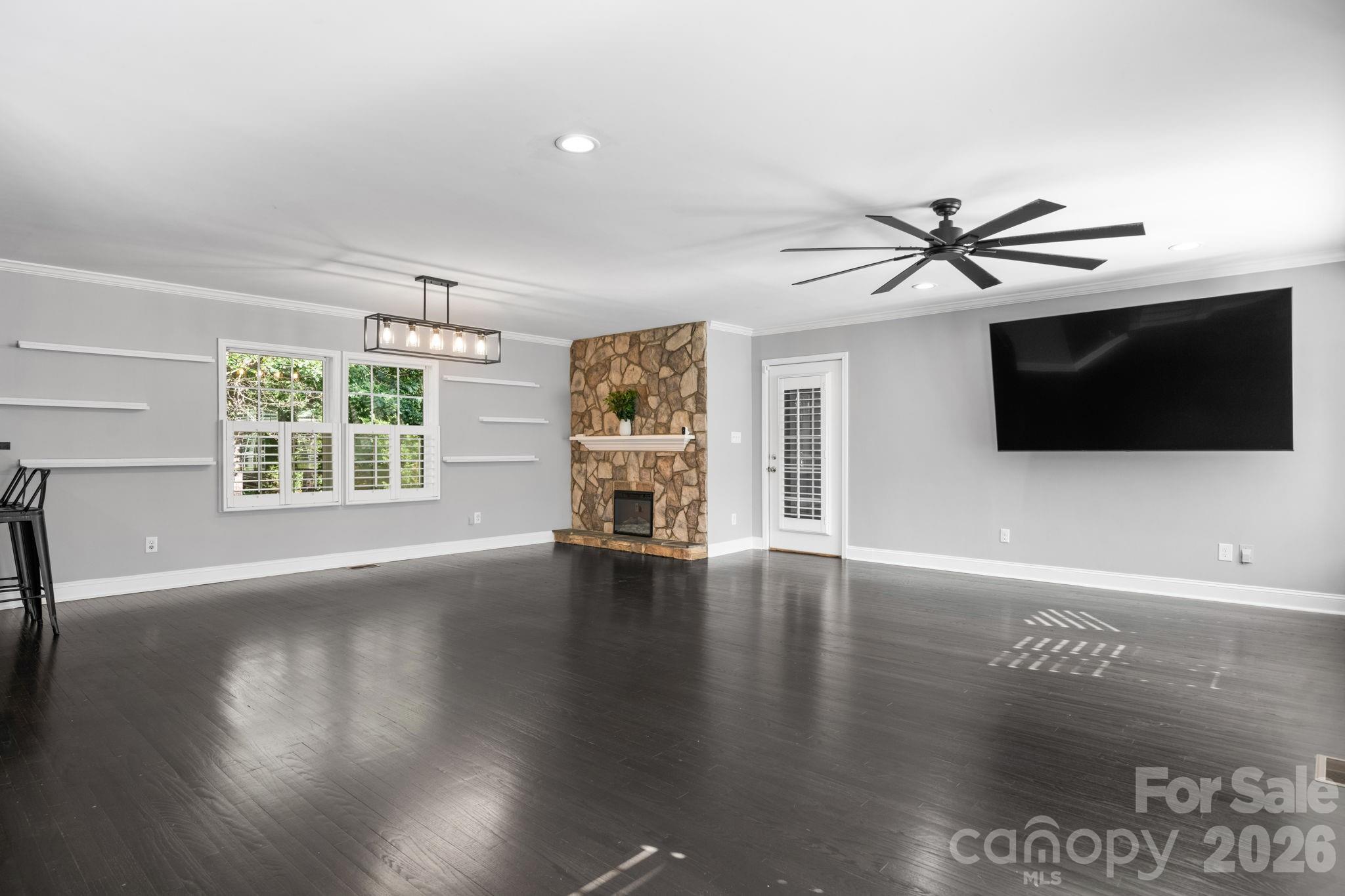 Single Family Residence at 14214 Honeysuckle Ridge Drive, Matthews, photo 5 of 46