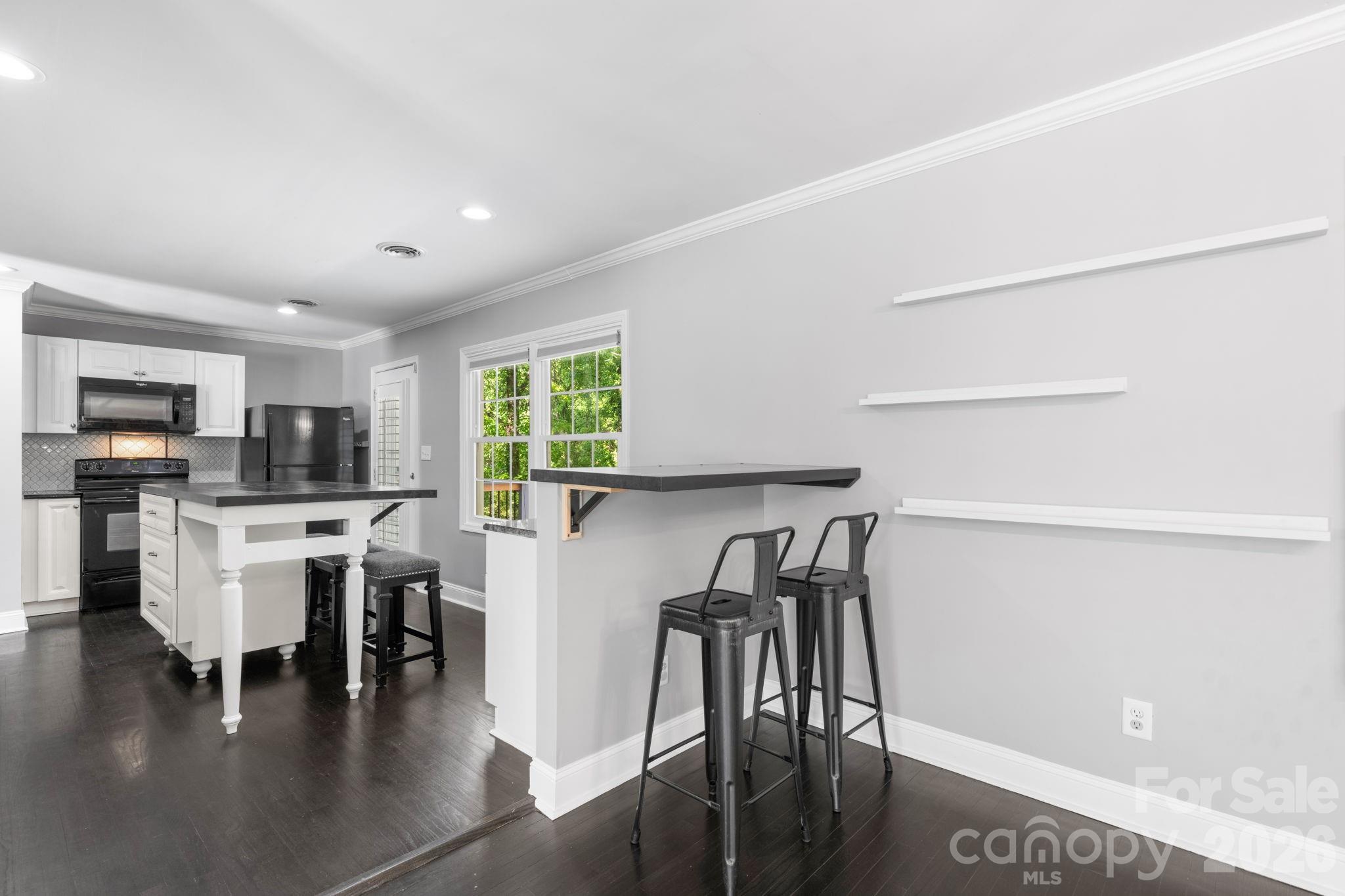 Single Family Residence at 14214 Honeysuckle Ridge Drive, Matthews, photo 10 of 46