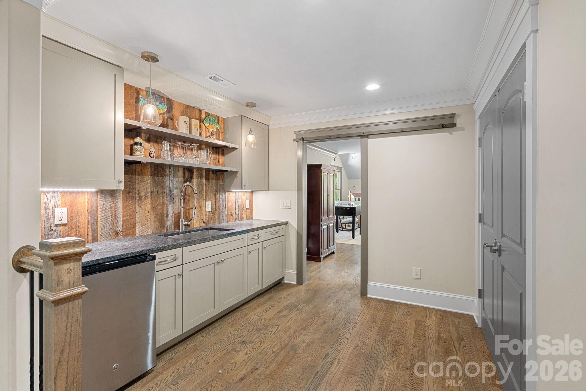 Second Living quarters kitchenette/wet bar - 236 Tuskarora Trail, Mooresville