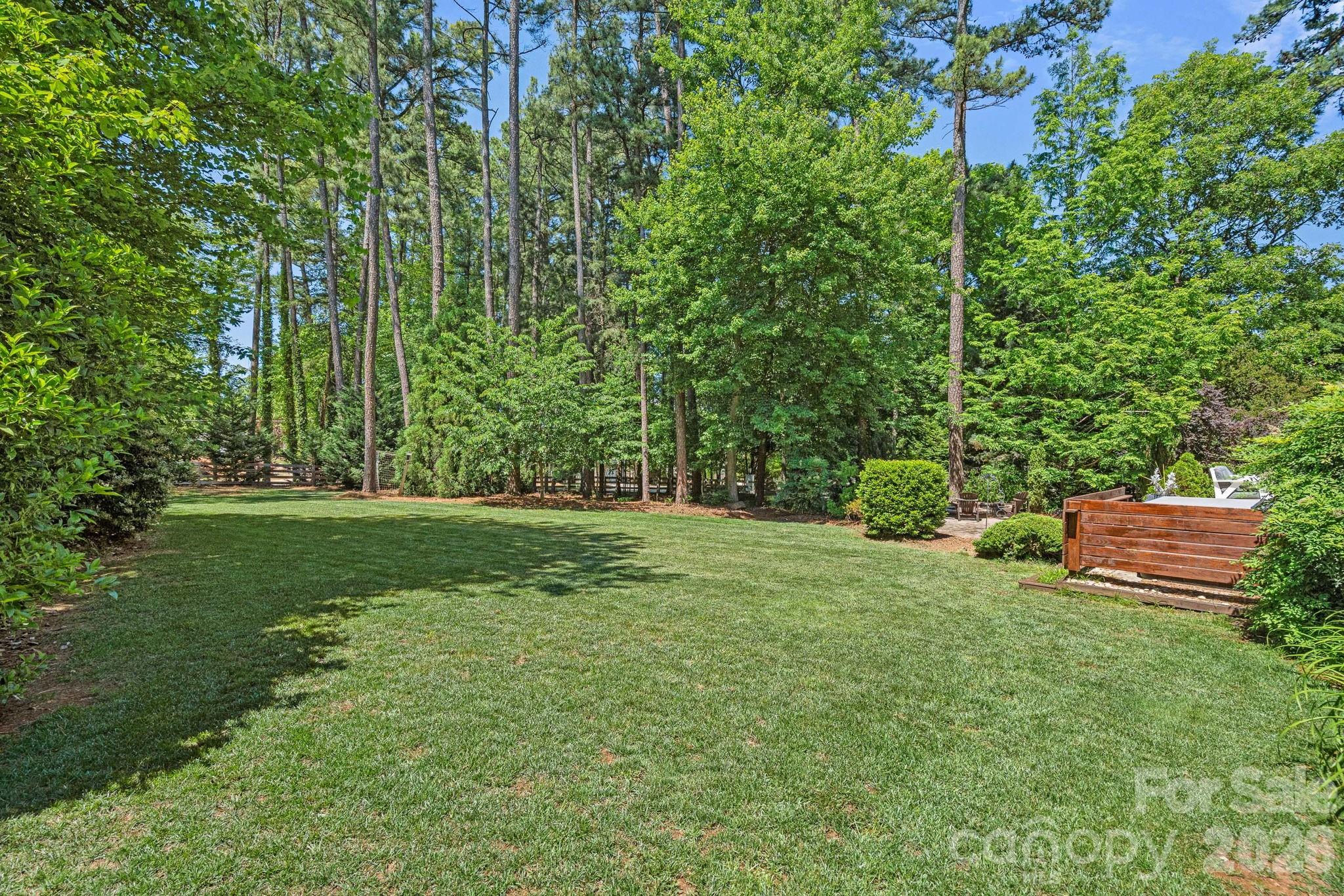 level, private back yard, fully fenced. - 236 Tuskarora Trail, Mooresville