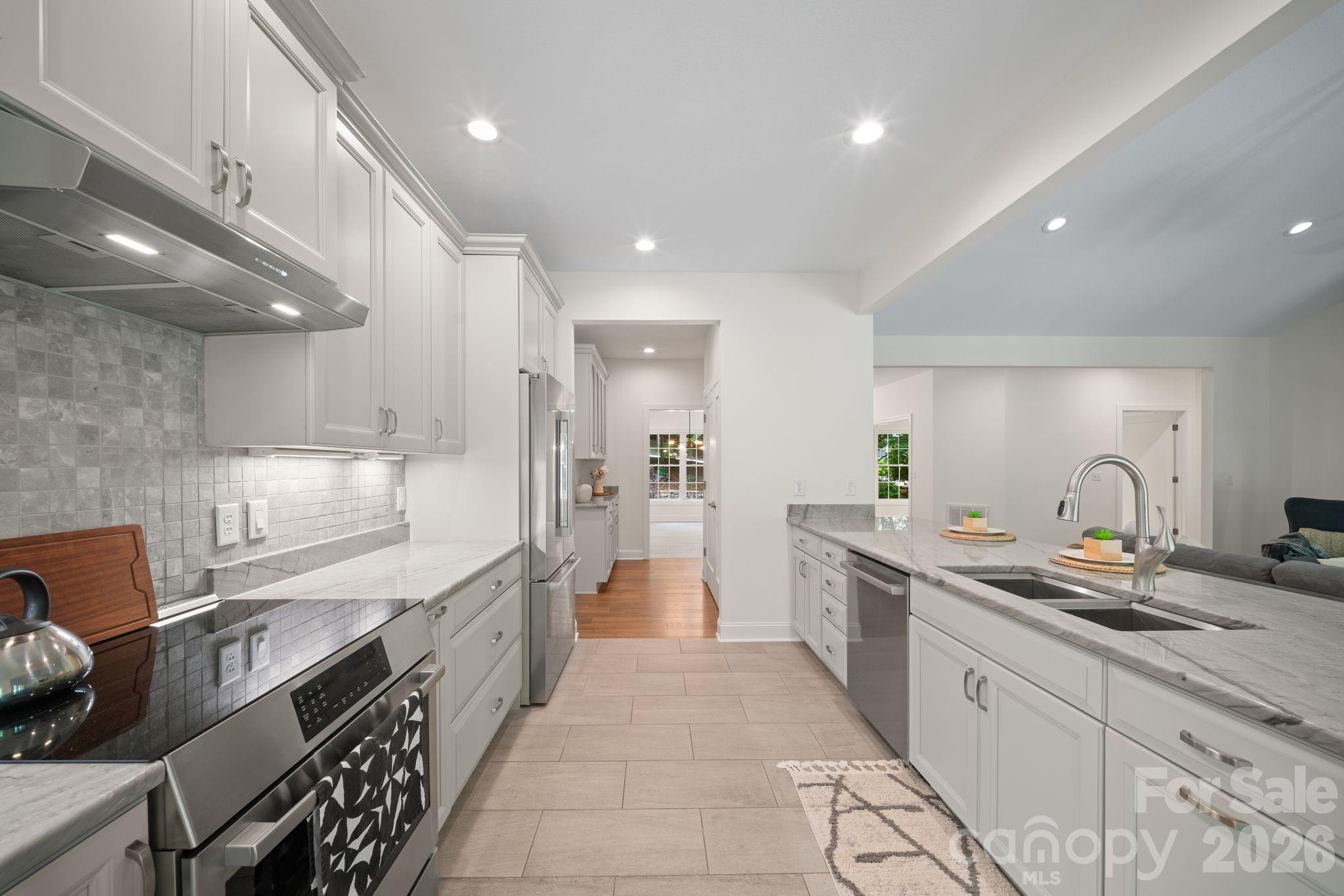 Single Family Residence at 2508 Carriage Falls Court, Hendersonville, photo 15 of 46