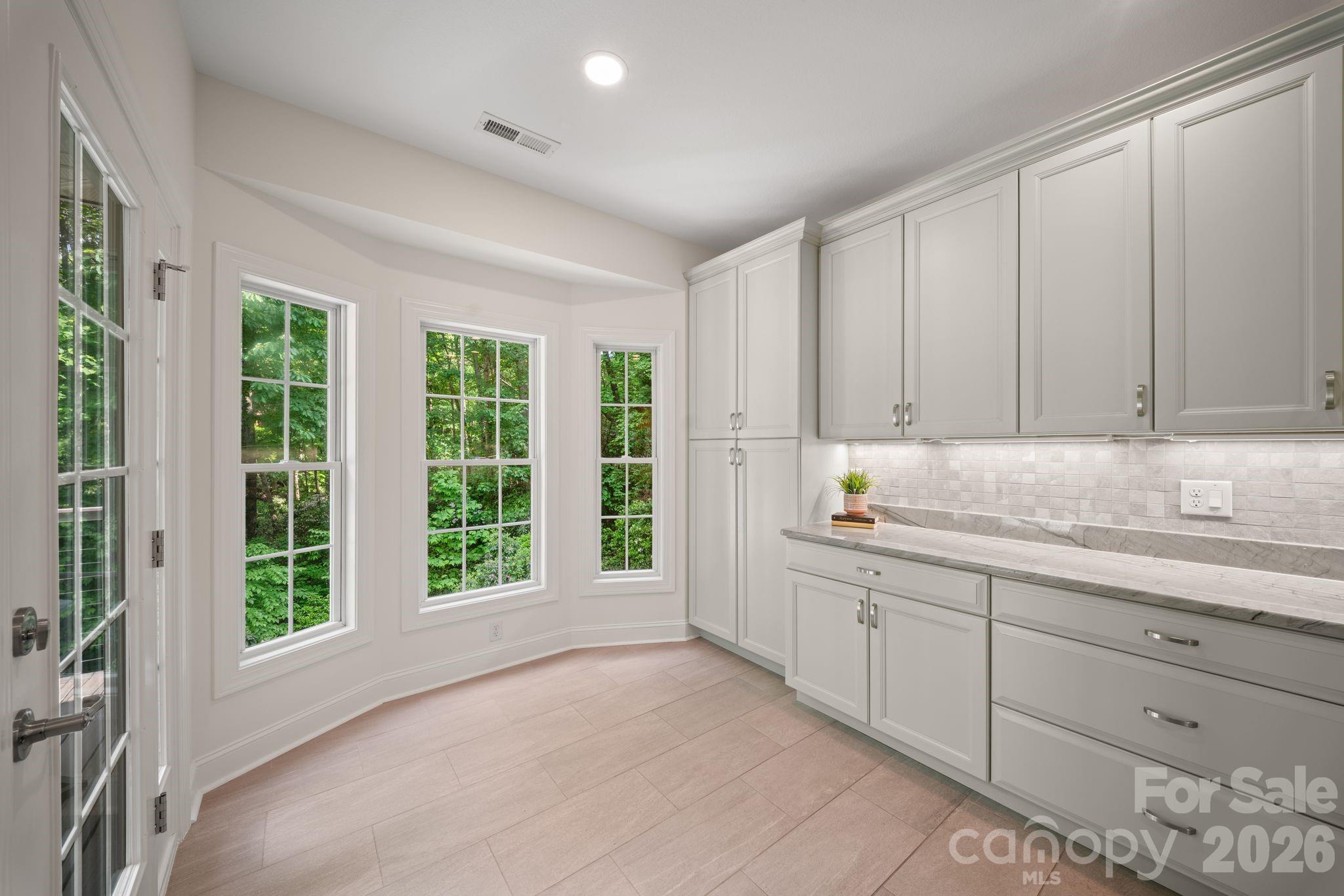 Single Family Residence at 2508 Carriage Falls Court, Hendersonville, photo 18 of 46