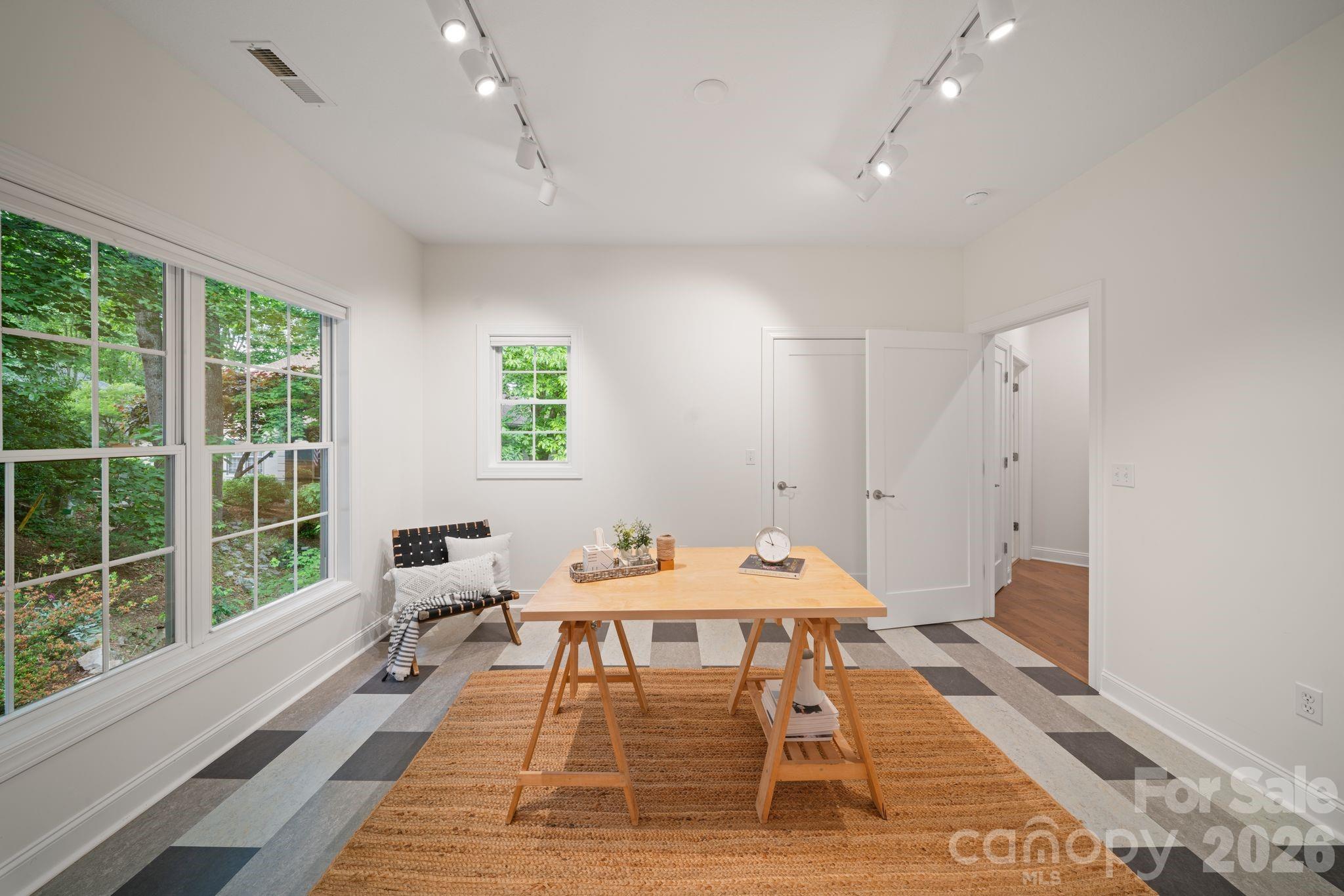 Single Family Residence at 2508 Carriage Falls Court, Hendersonville, photo 22 of 46