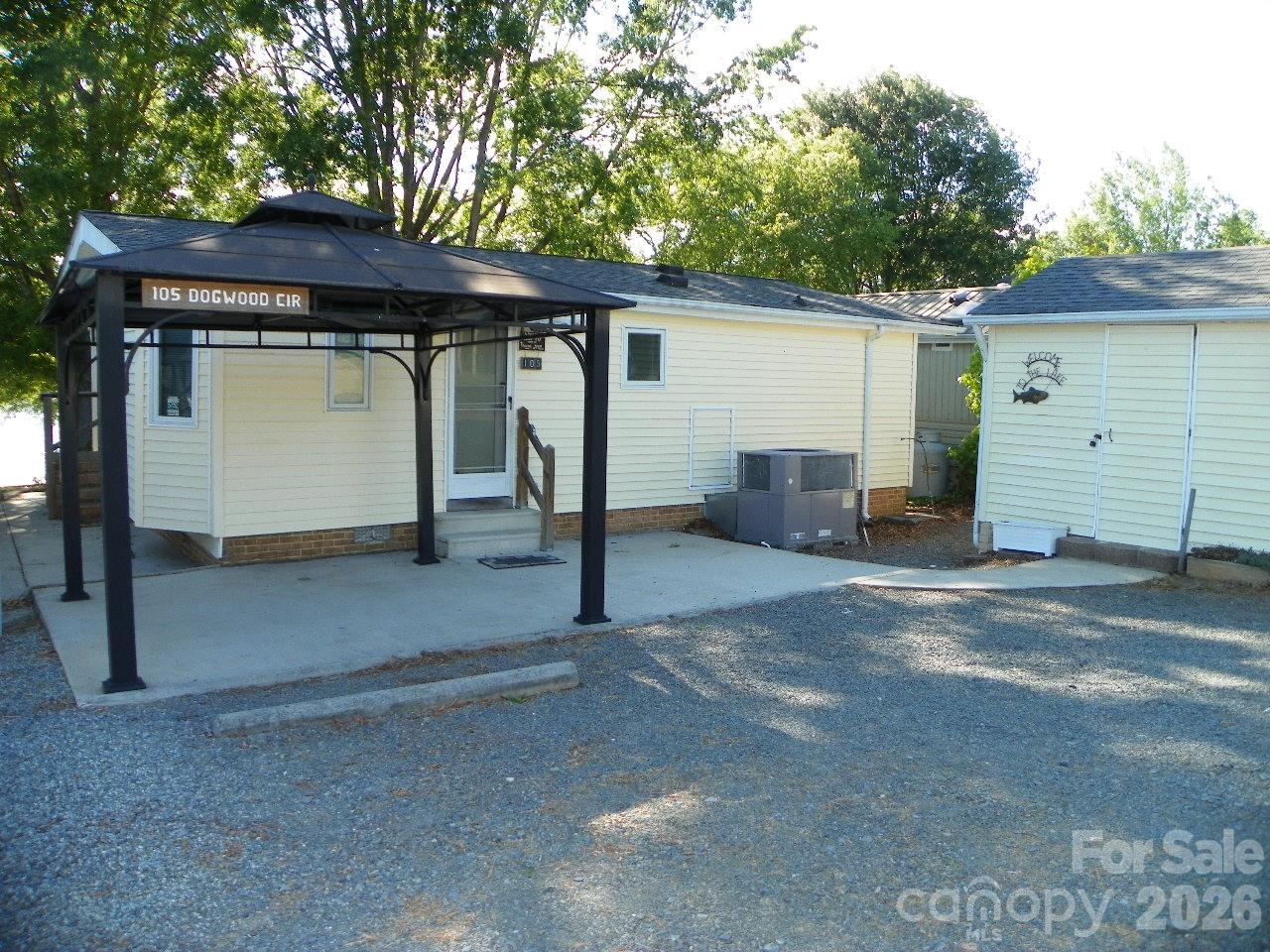 105 Dogwood Circle