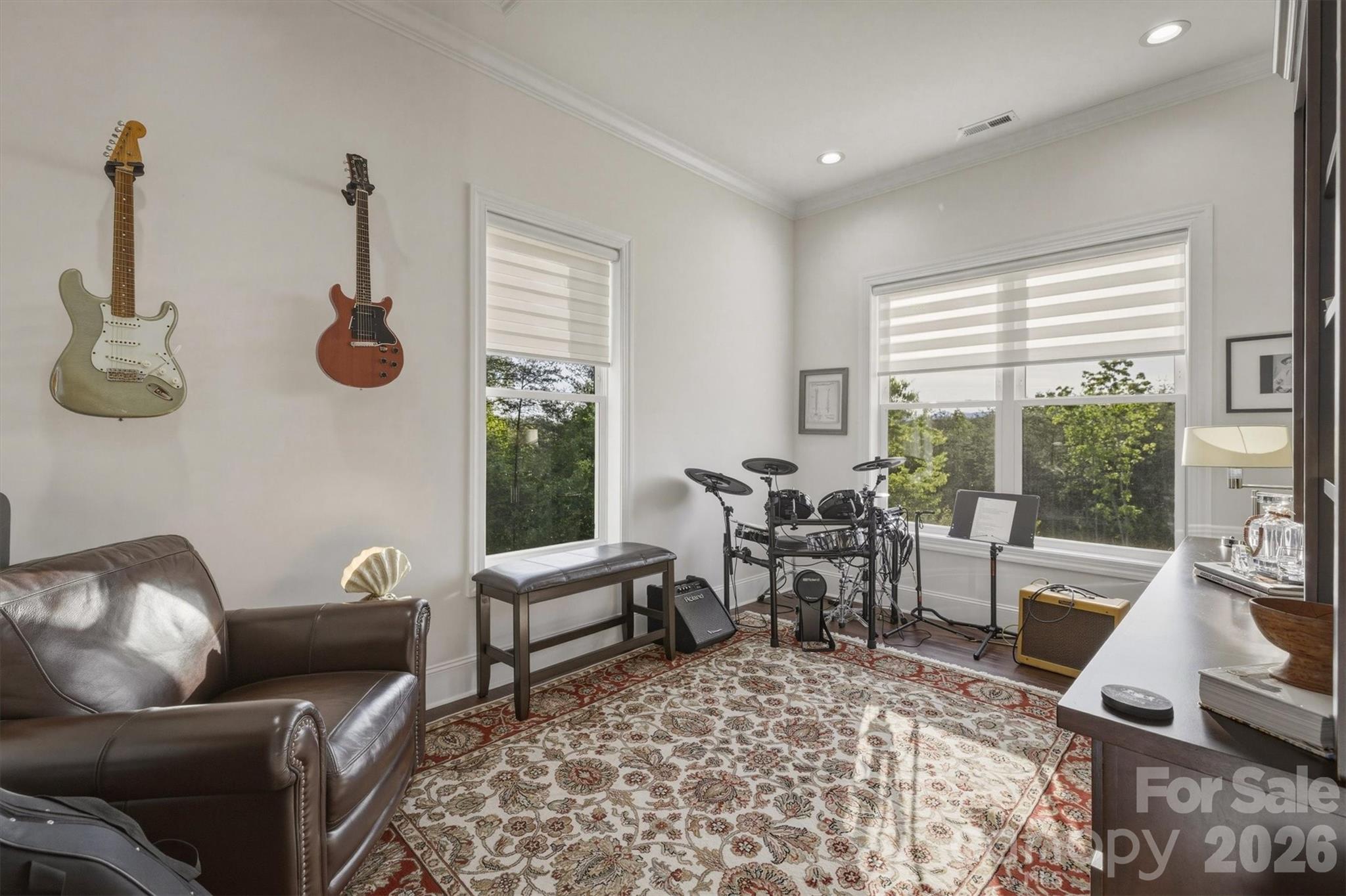 Music room with cabinets - 1506 High Valley Way, Lenoir