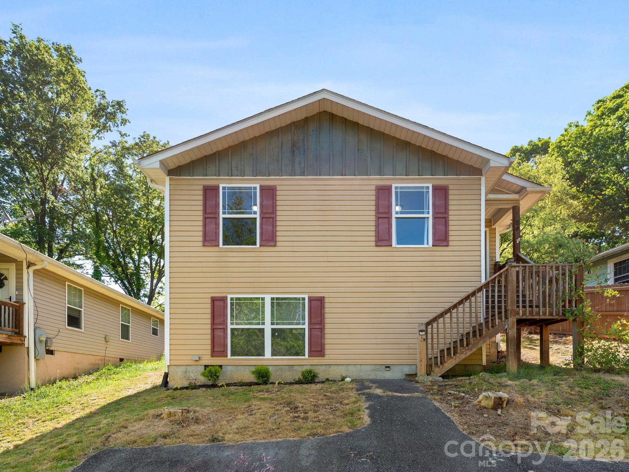 Single Family Residence at 24 Hilldale Road, Asheville, photo 2 of 32