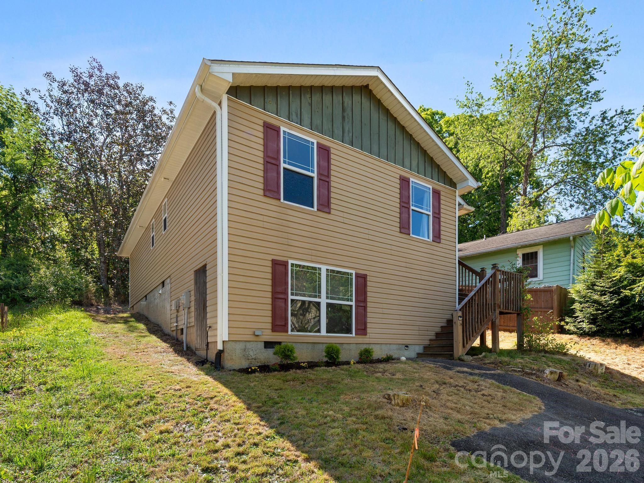 Single Family Residence at 24 Hilldale Road, Asheville, photo 7 of 32