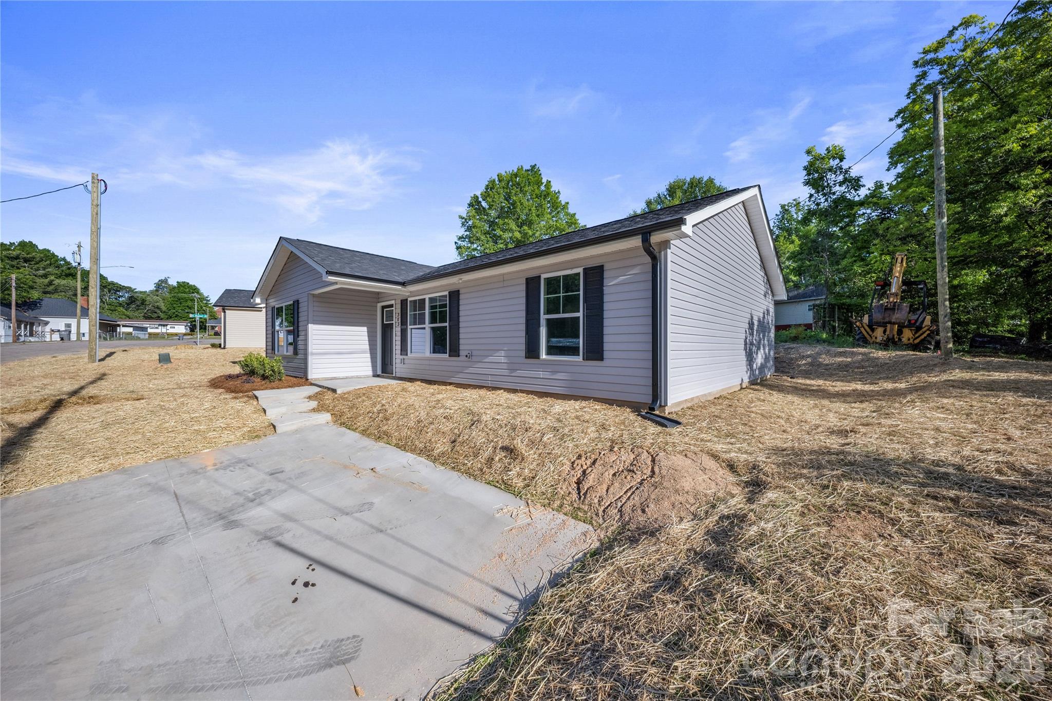 Single Family Residence at 303 W 9th Street, Kannapolis, photo 2 of 20