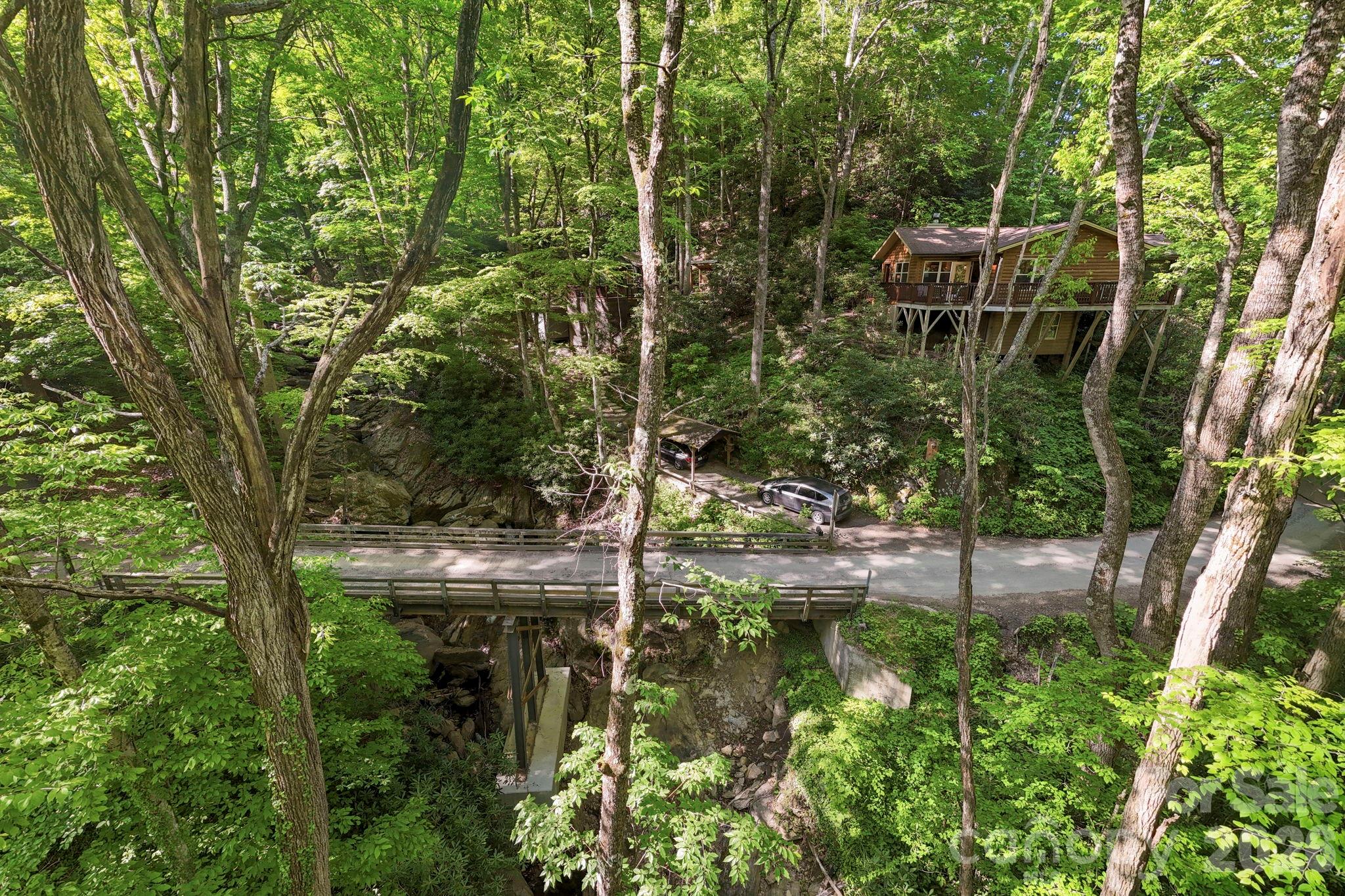 Treehouse vibes in the Cabin and Bunkhouse - 500 Winter Star Road, Burnsville