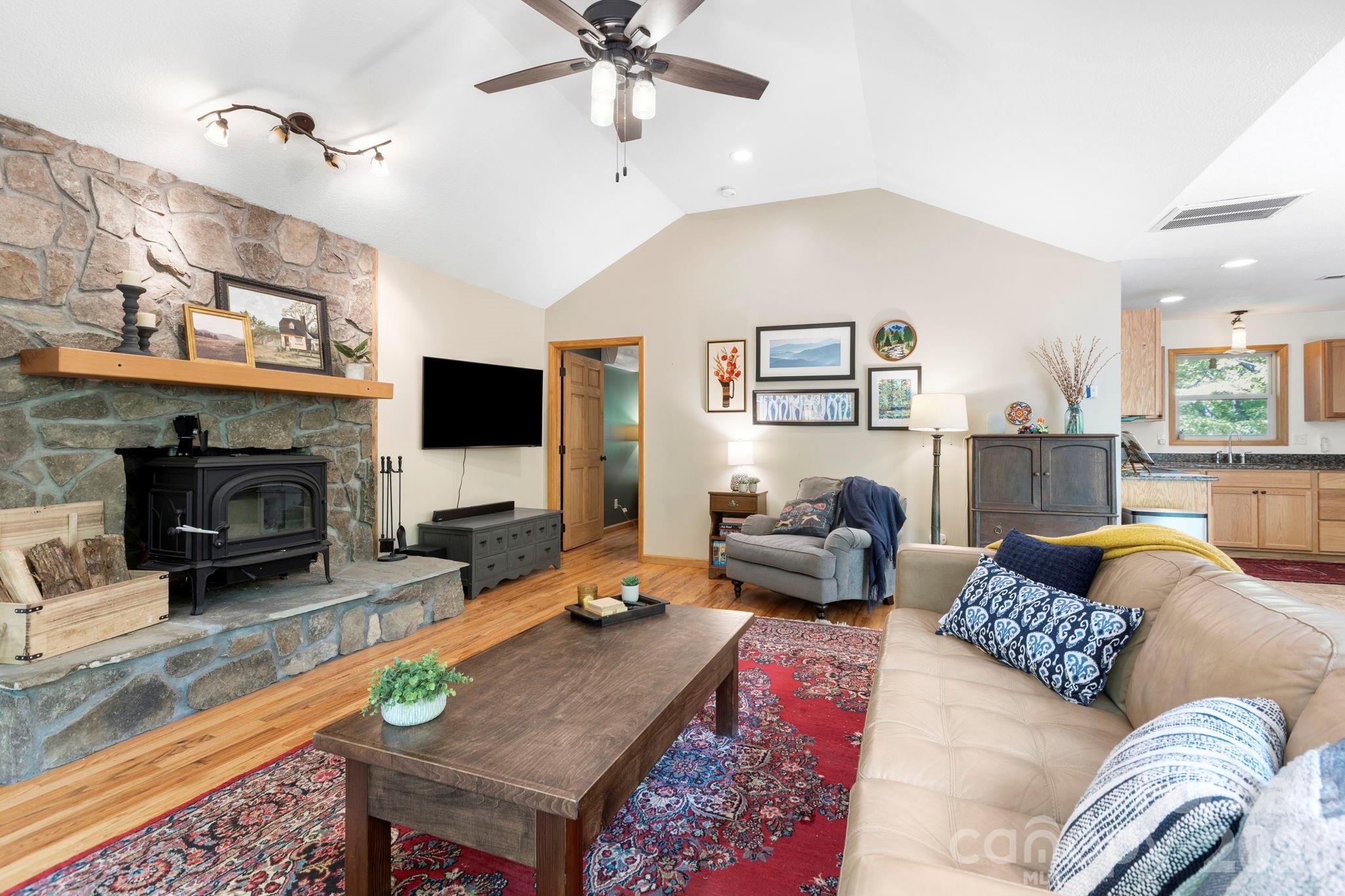 Light & Bright Great Room w/ 10'-6" ceiling - 500 Winter Star Road, Burnsville
