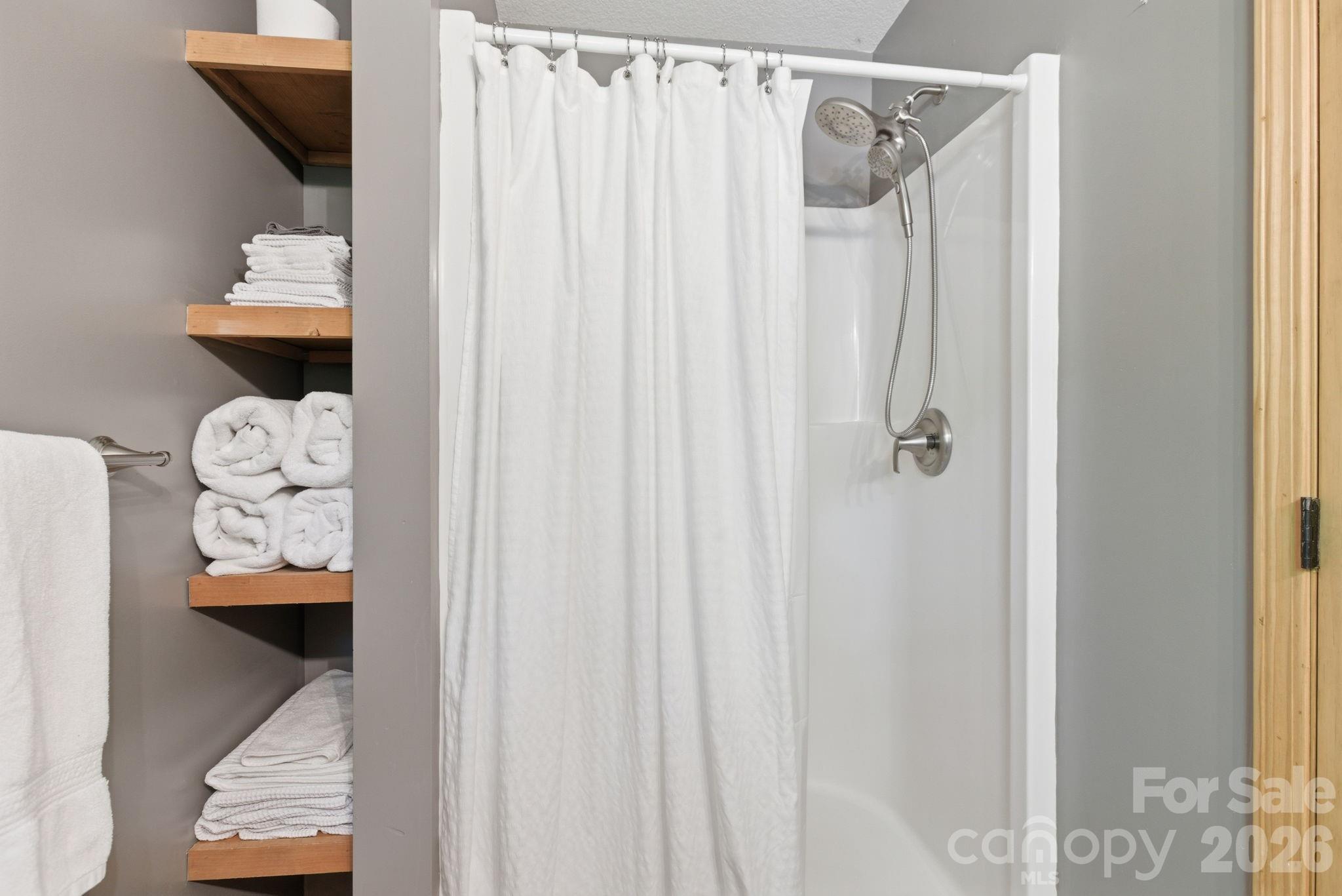 Ensuite Bath w/ large shower - 500 Winter Star Road, Burnsville