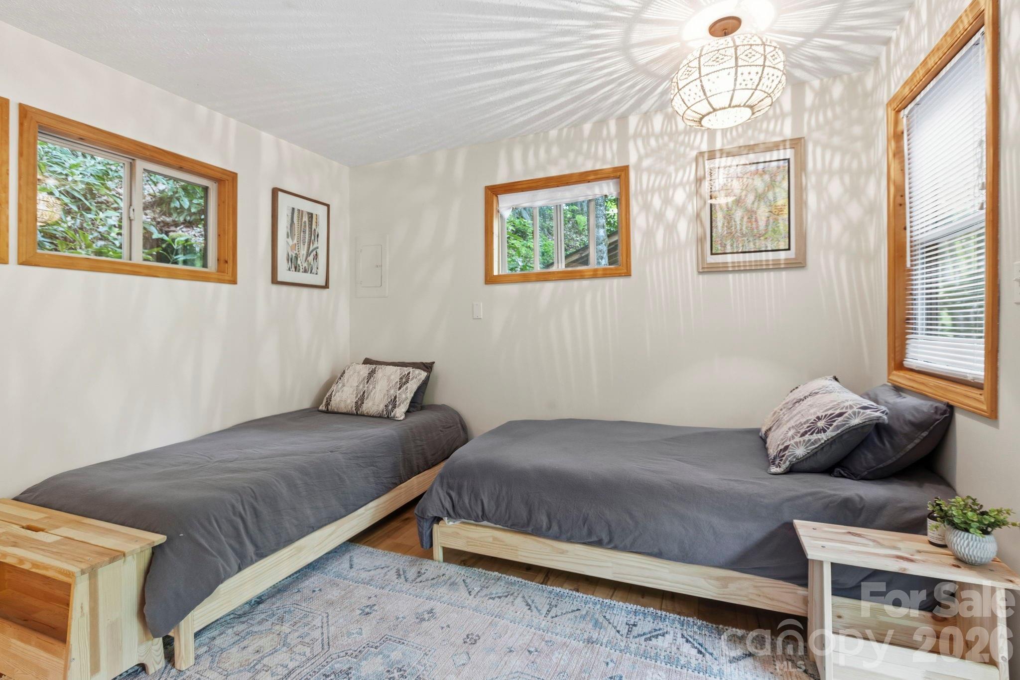 Easily accomodates 2 twin beds or queen bed - 500 Winter Star Road, Burnsville