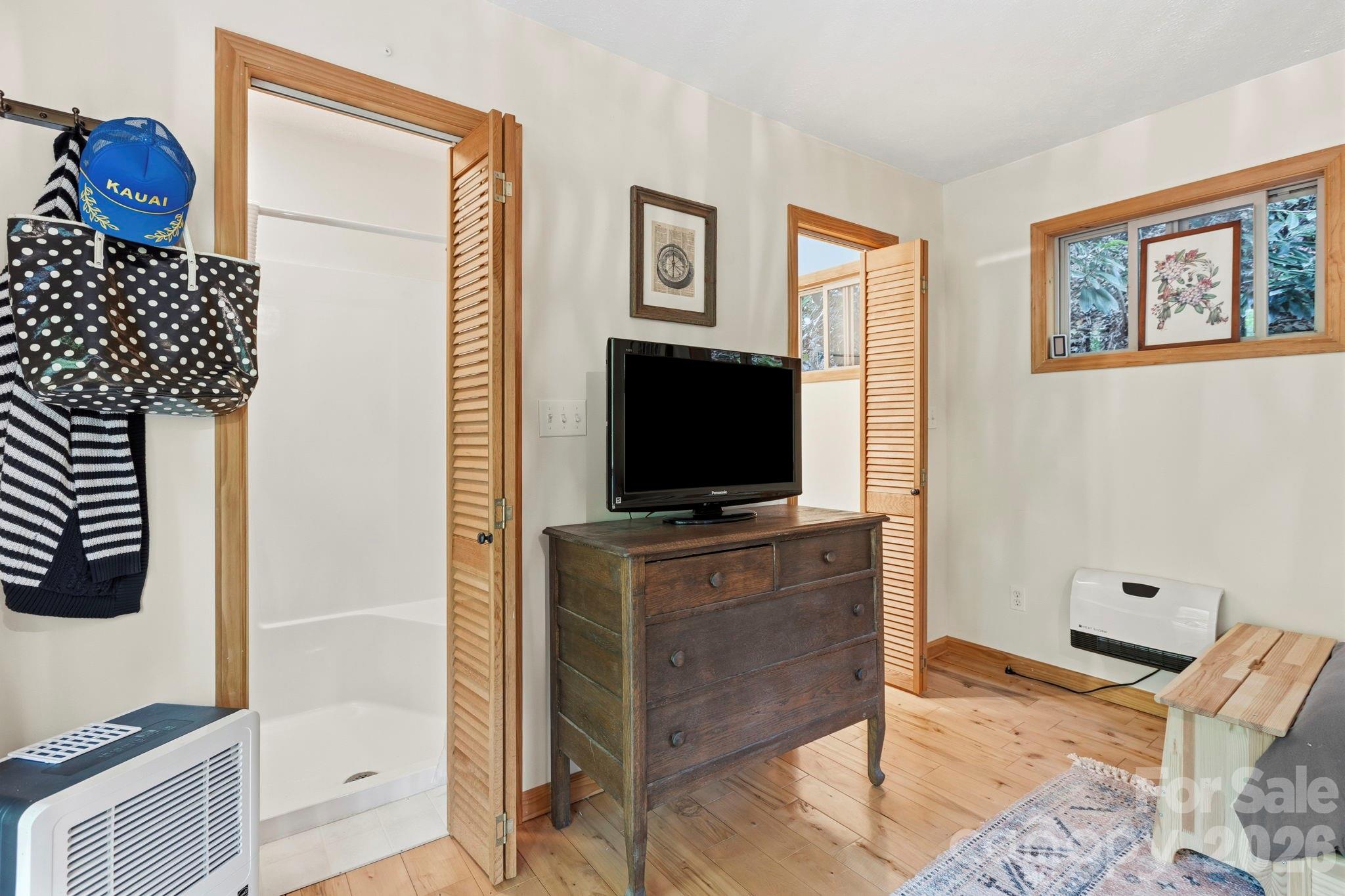 Separate shower room - 500 Winter Star Road, Burnsville