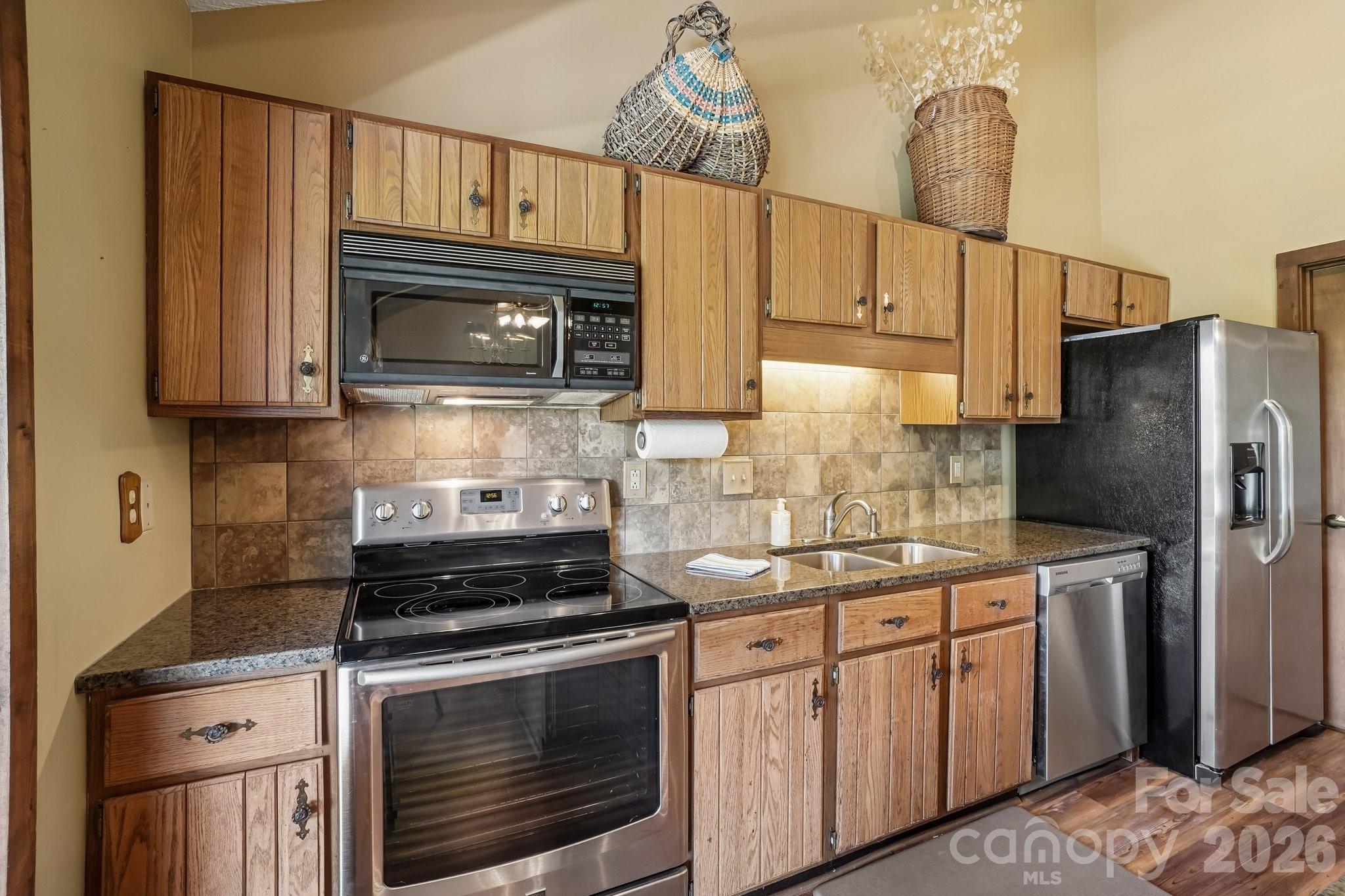 Updated Stainless Appliances - 302 Eagles Nest Court S, Mars Hill