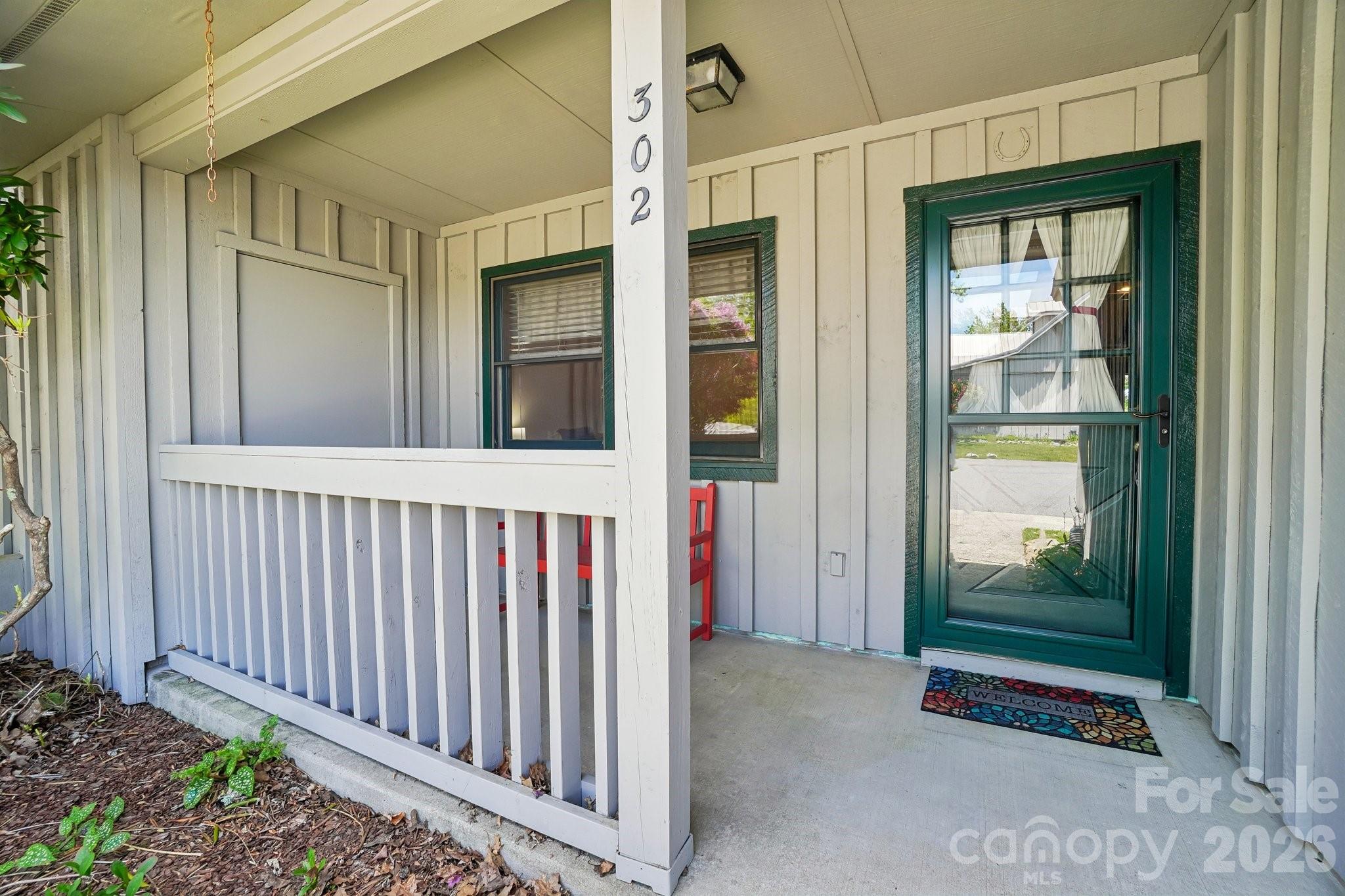 Private Covered Entry - 302 Eagles Nest Court S, Mars Hill