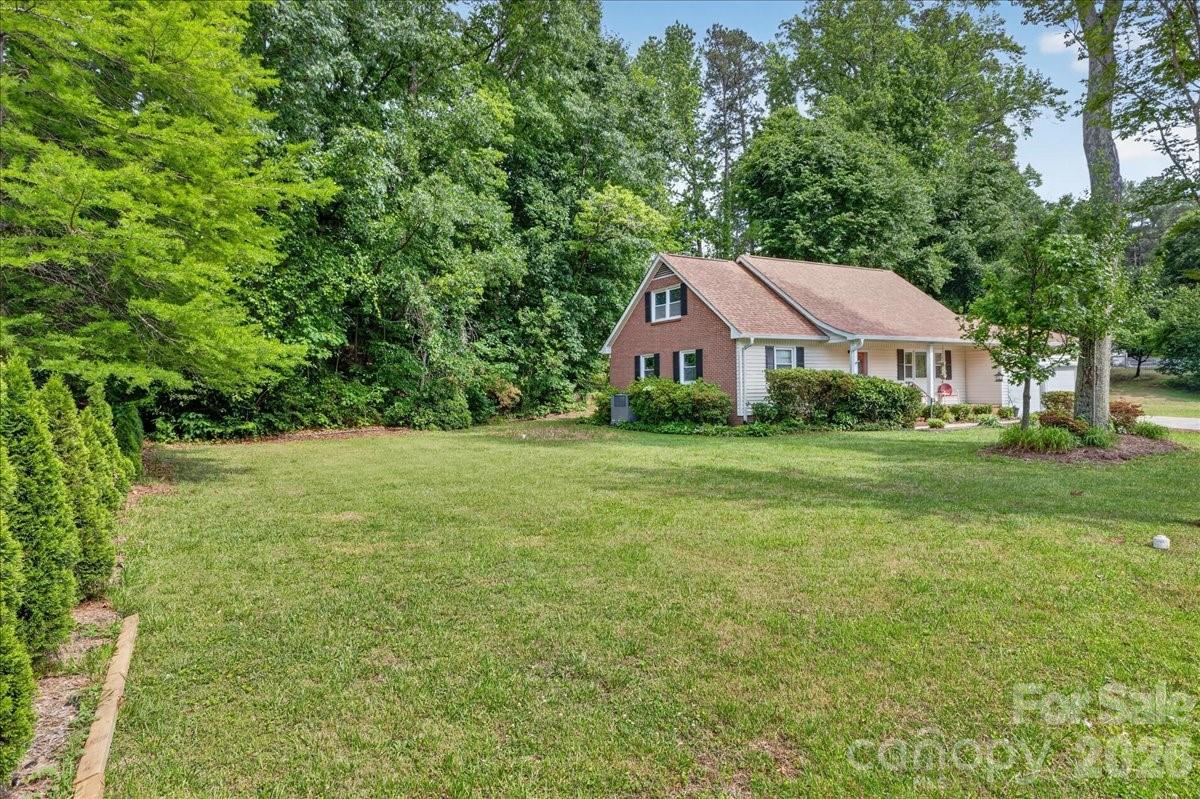 Single Family Residence at 1303 Wildwood Drive, Kannapolis, photo 3 of 23