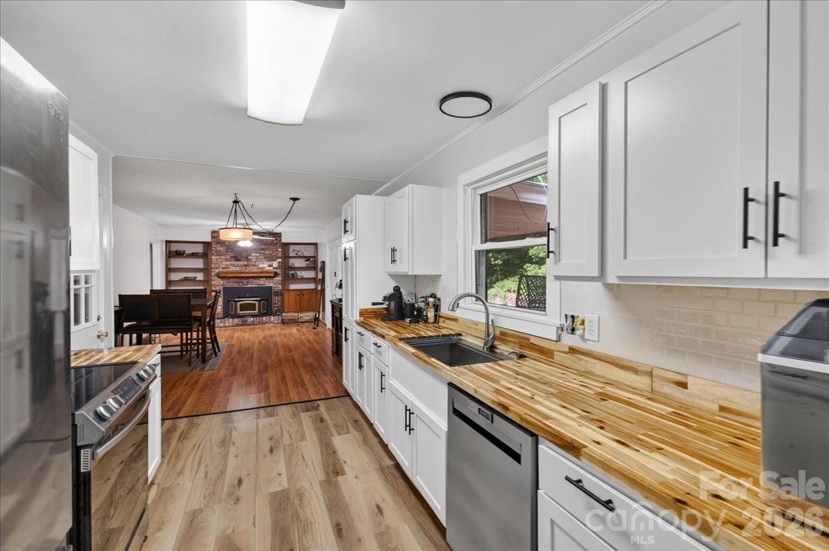 Single Family Residence at 1303 Wildwood Drive, Kannapolis, photo 13 of 23