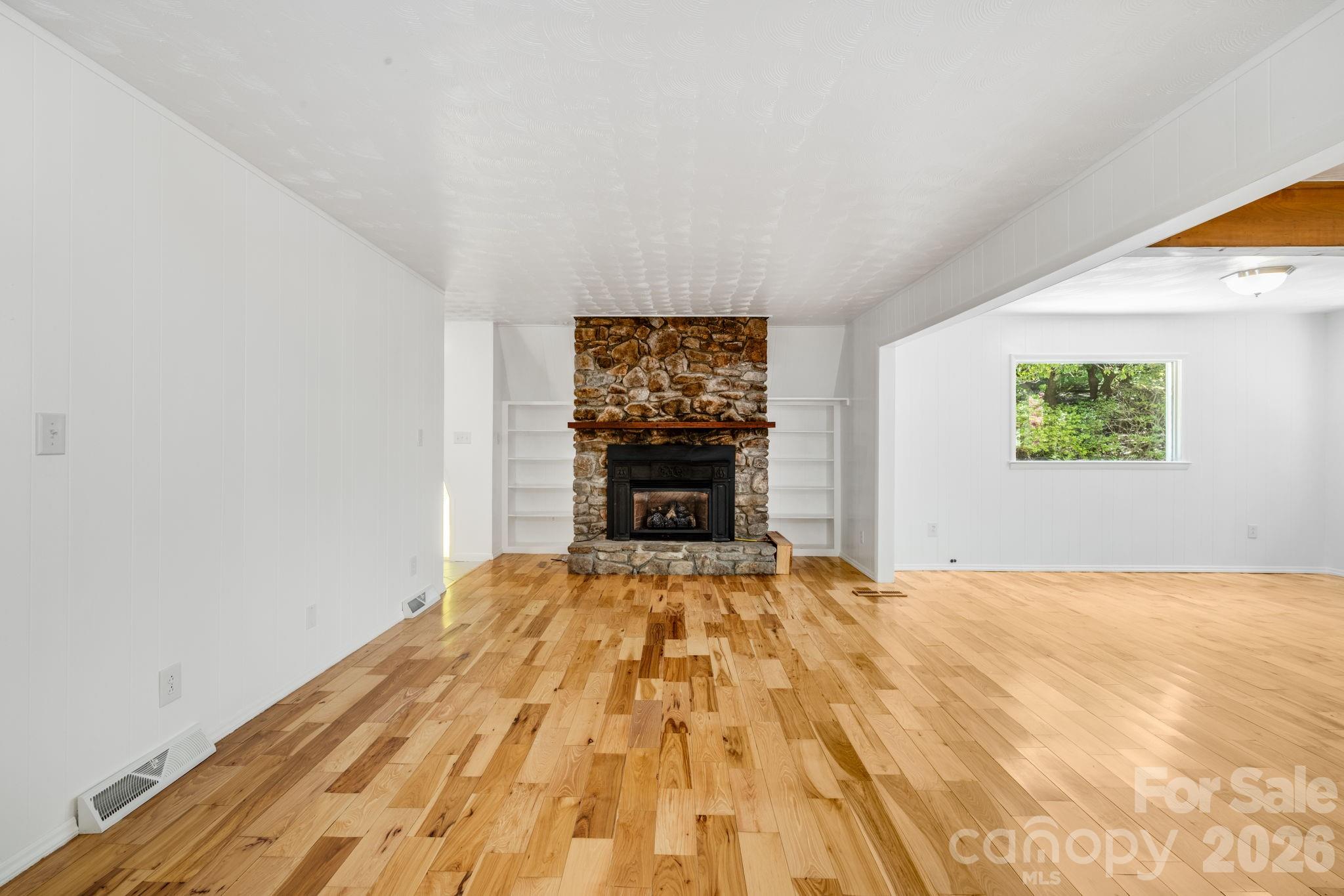 Single Family Residence at 45 Echo Hills Drive, Fairview, photo 6 of 26