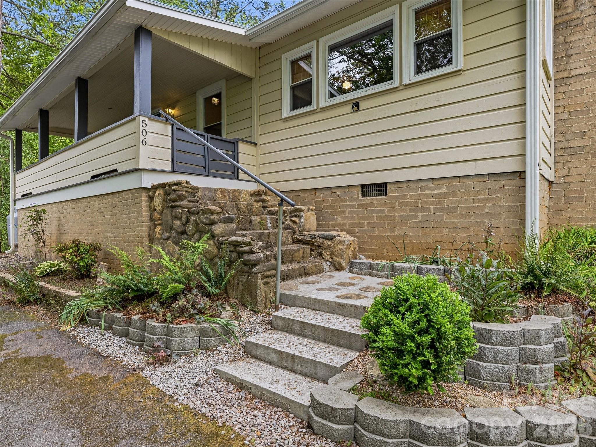 Charming Bungalow- Exterior just painted! - 506 Johnston School Road, Asheville