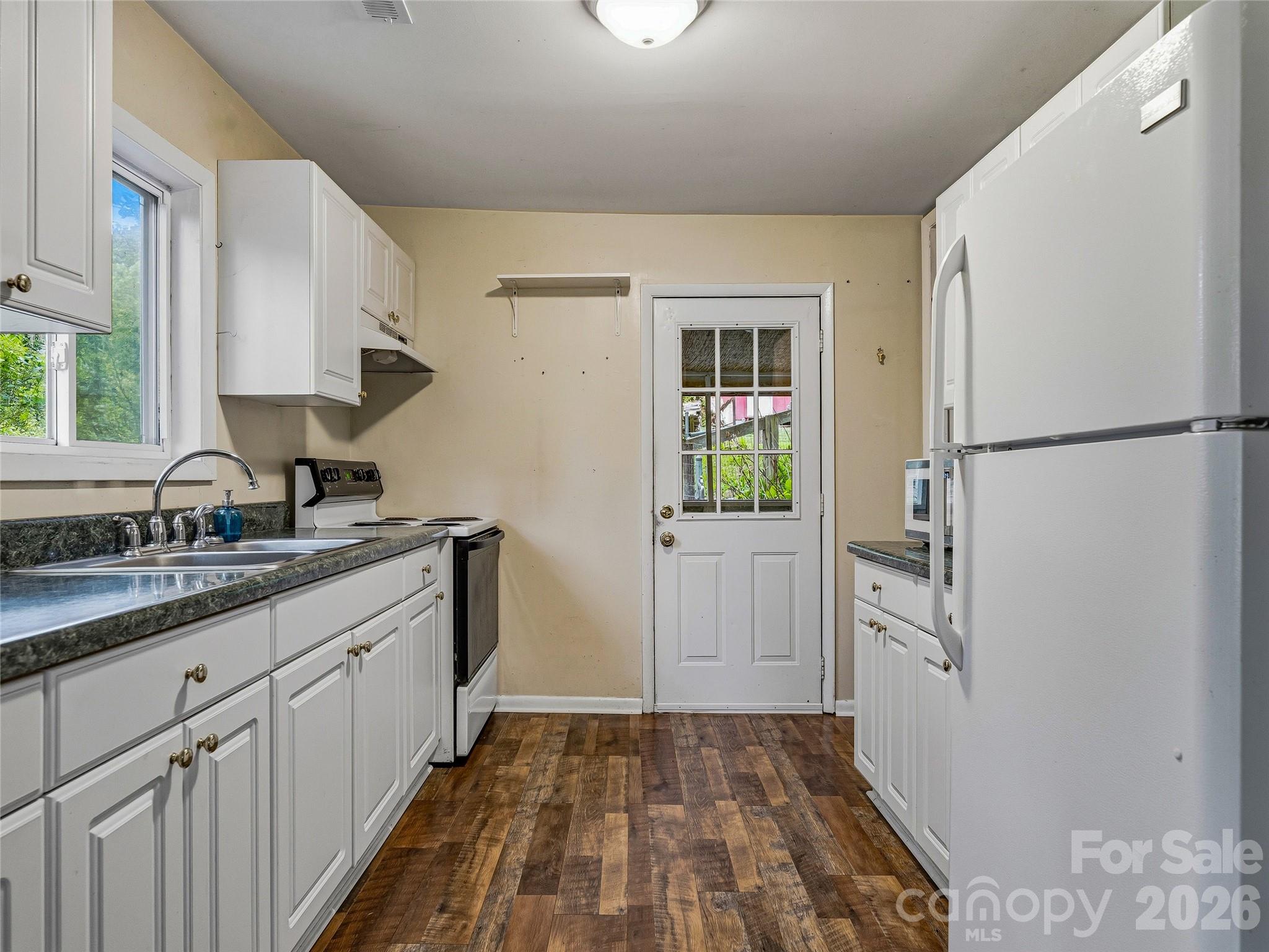 Kitchen - 506 Johnston School Road, Asheville