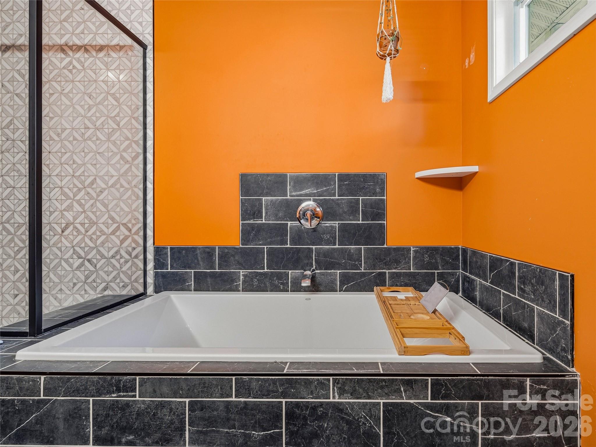 Soaking Tub - 506 Johnston School Road, Asheville