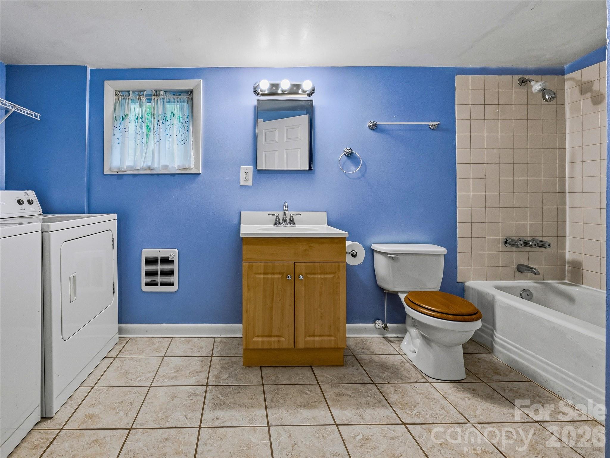 Guest Bathroom - 506 Johnston School Road, Asheville