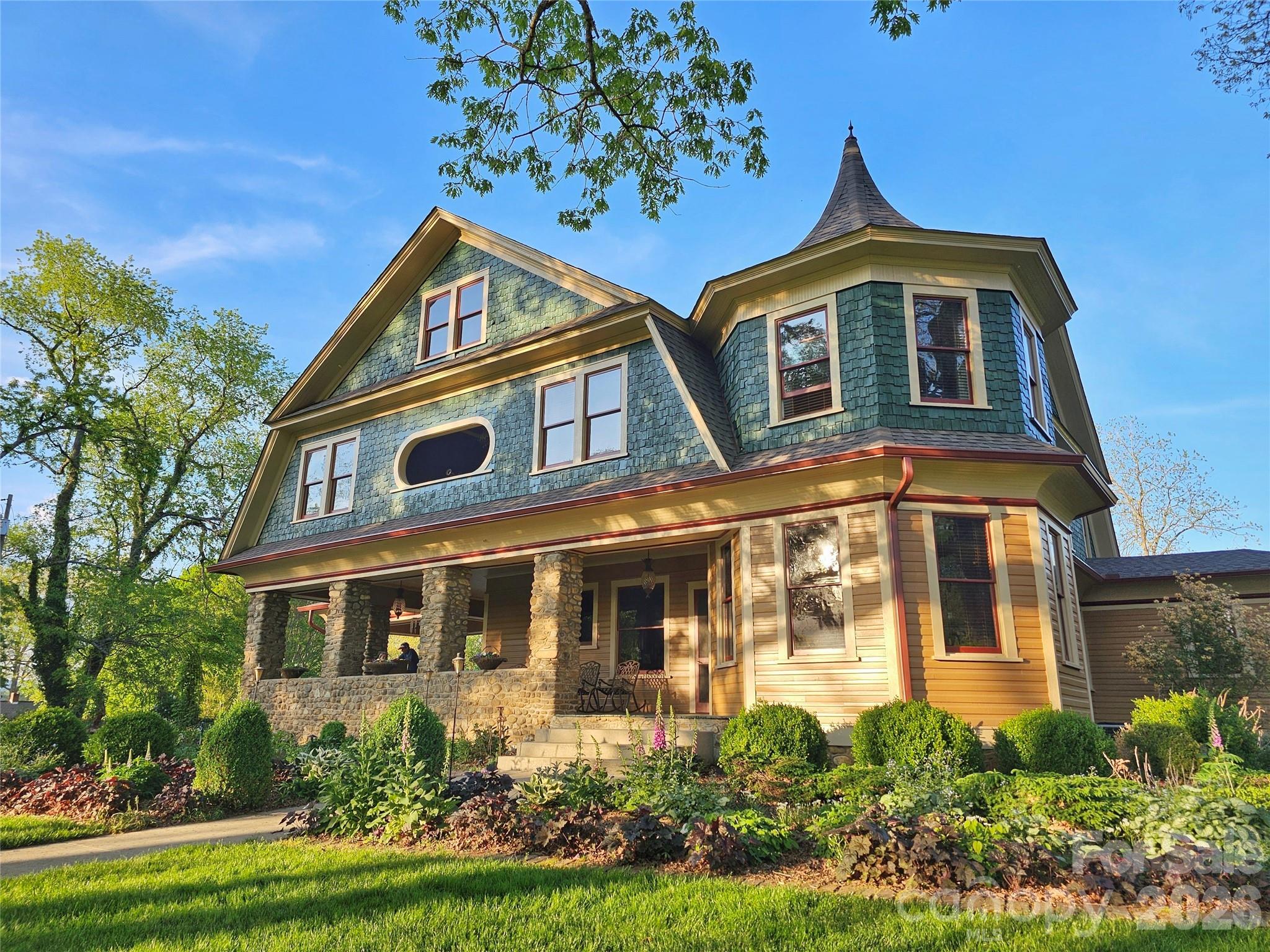 Single Family Residence at 129 Woolsey Heights, Waynesville, photo 2 of 48