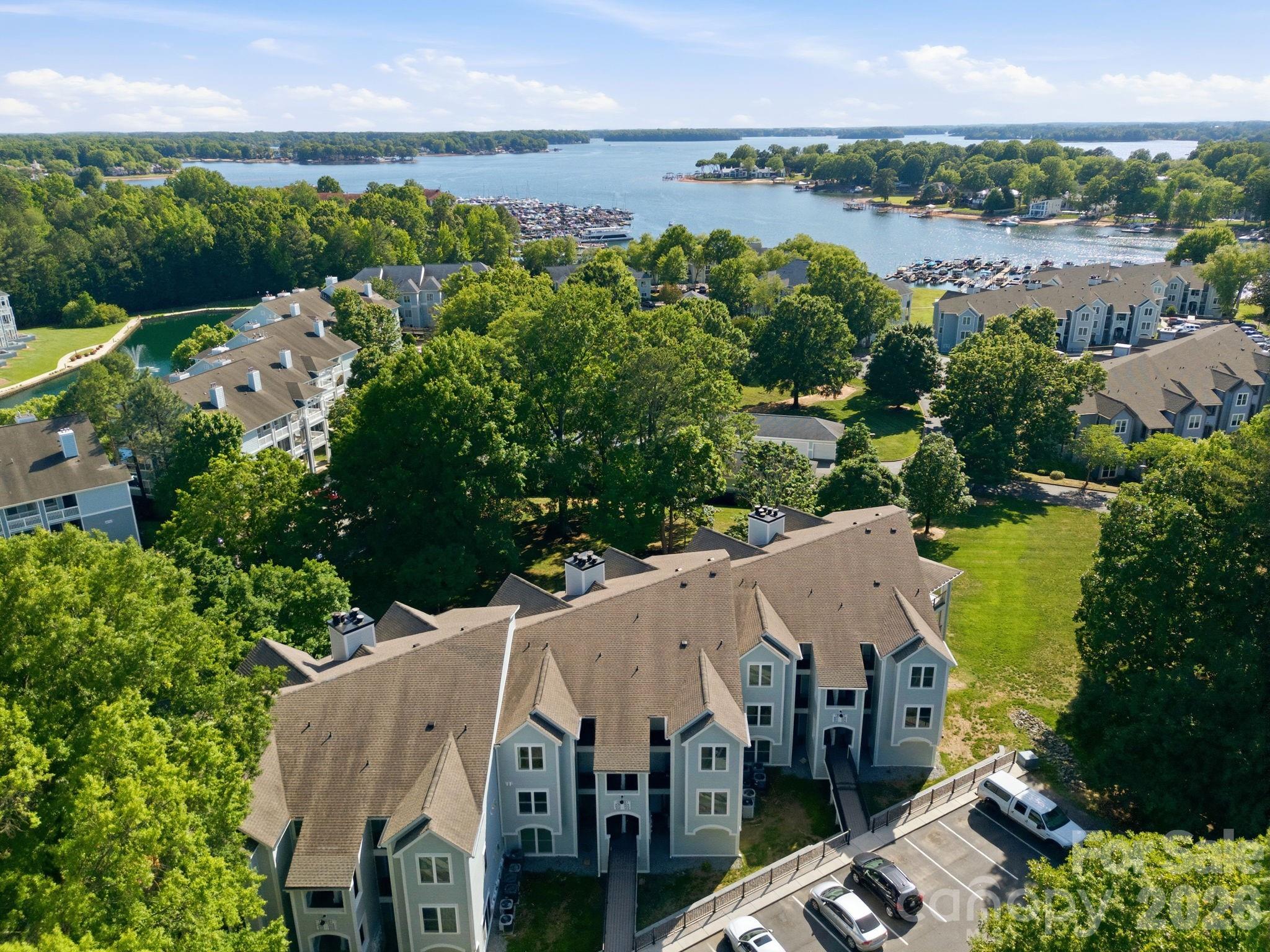 Condominium at 18801 Nautical Drive, Cornelius, photo 2 of 45