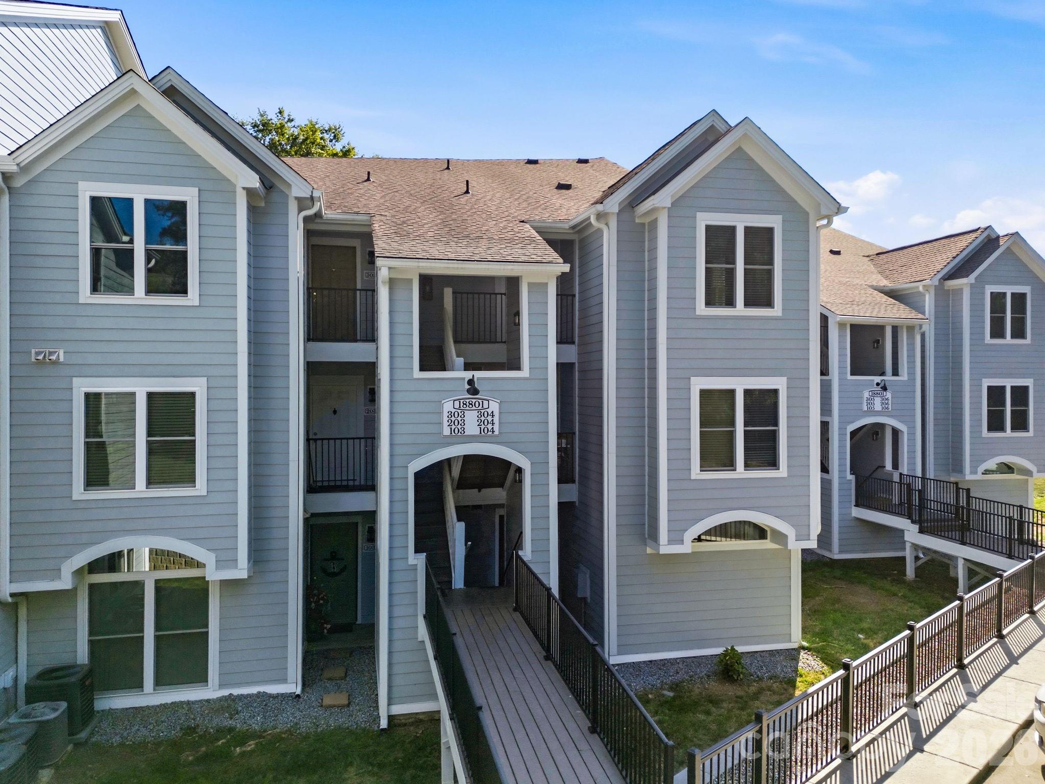 Condominium at 18801 Nautical Drive, Cornelius, photo 3 of 45