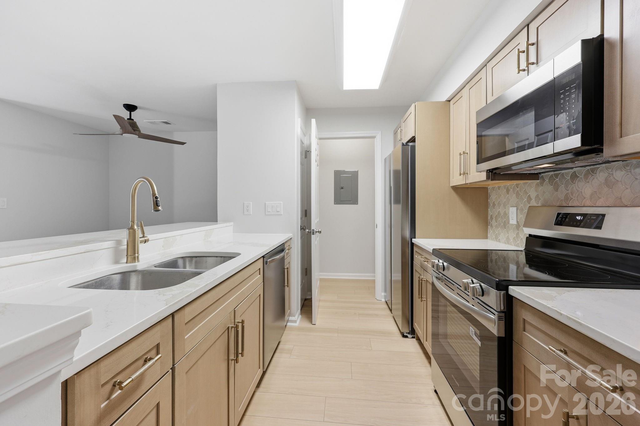 Condominium at 18801 Nautical Drive, Cornelius, photo 14 of 45