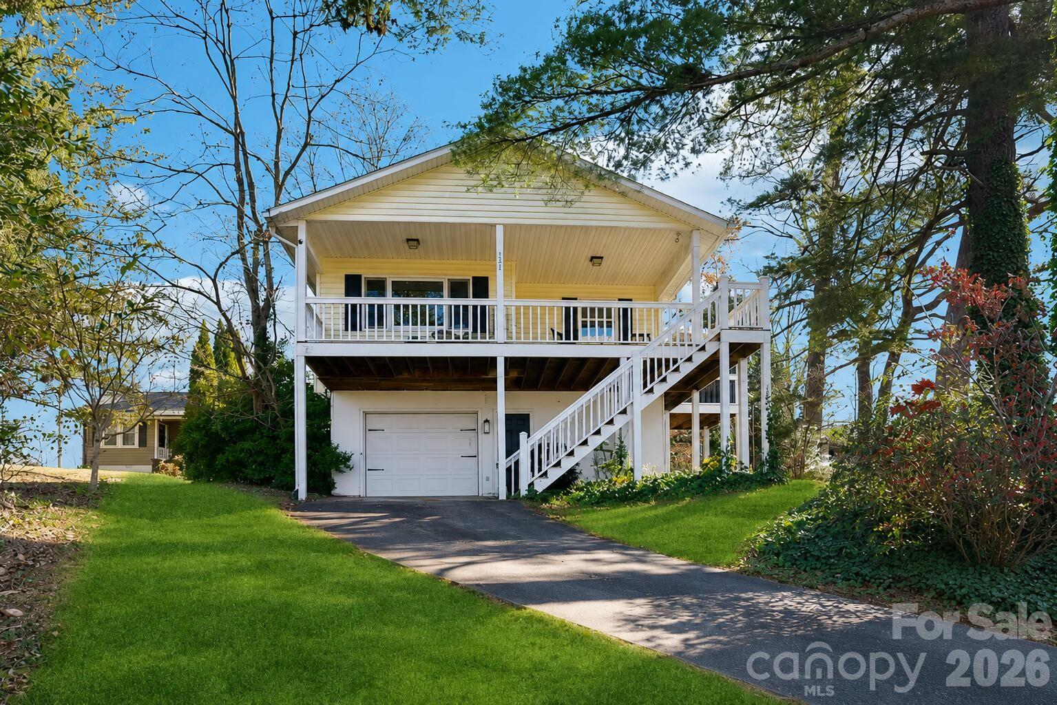 121 Oak Terrace