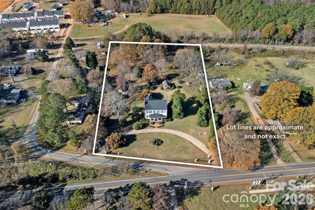 Situated on approximately 3.45 Acres with private utilities - 104 Leslie Loop, Mooresville