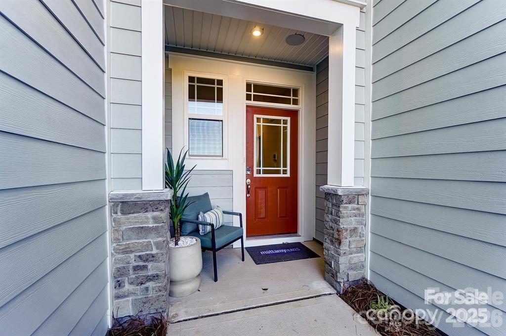 Townhouse at 328 Laura Elizabeth Lane, Clover, photo 4 of 19