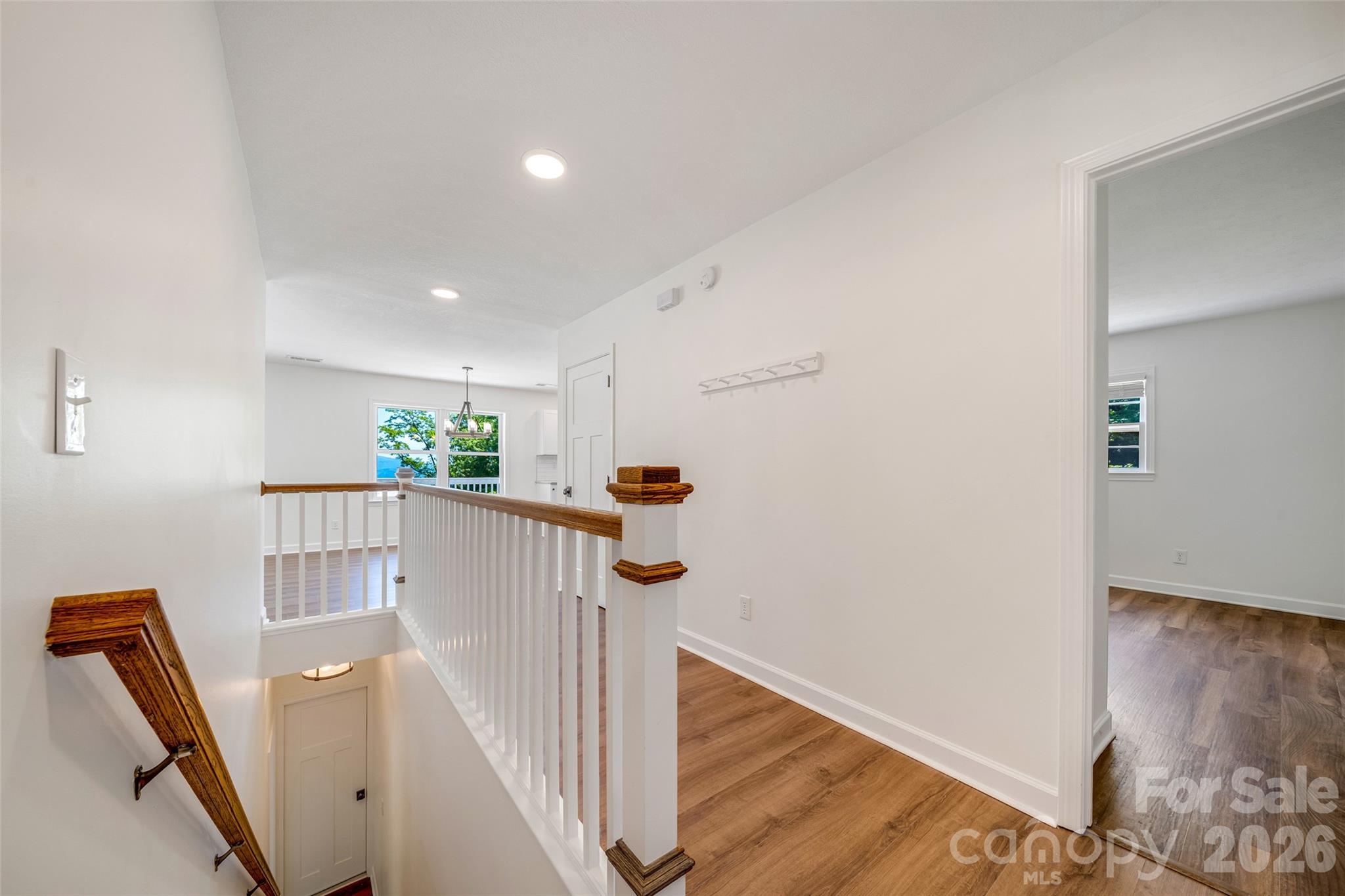 Bright entry way - 69 Milburn Lane, Hendersonville