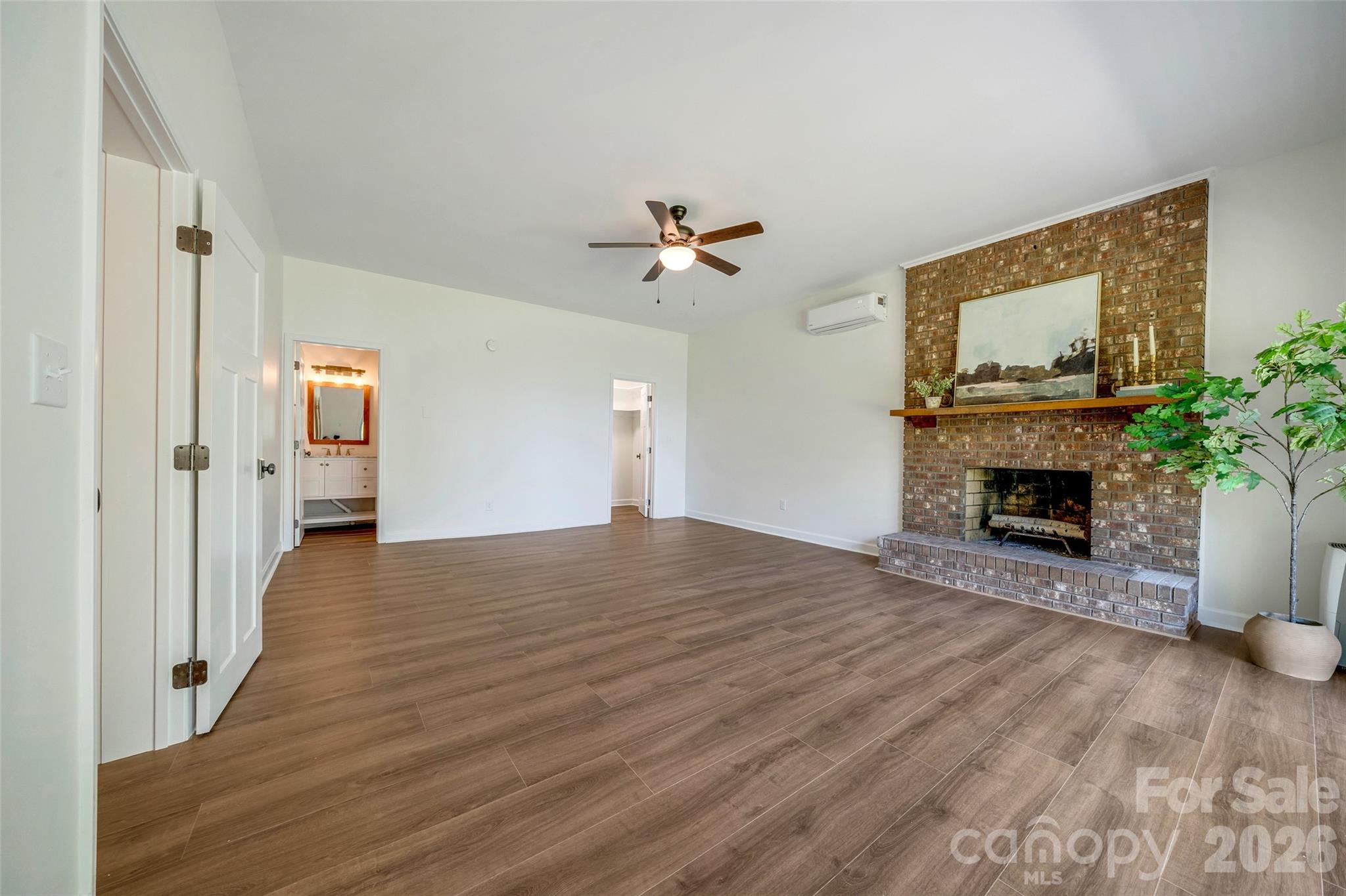 Secondary bedroom with second wood burning fireplace, ensuite bathroom and walk-in closet - 69 Milburn Lane, Hendersonville