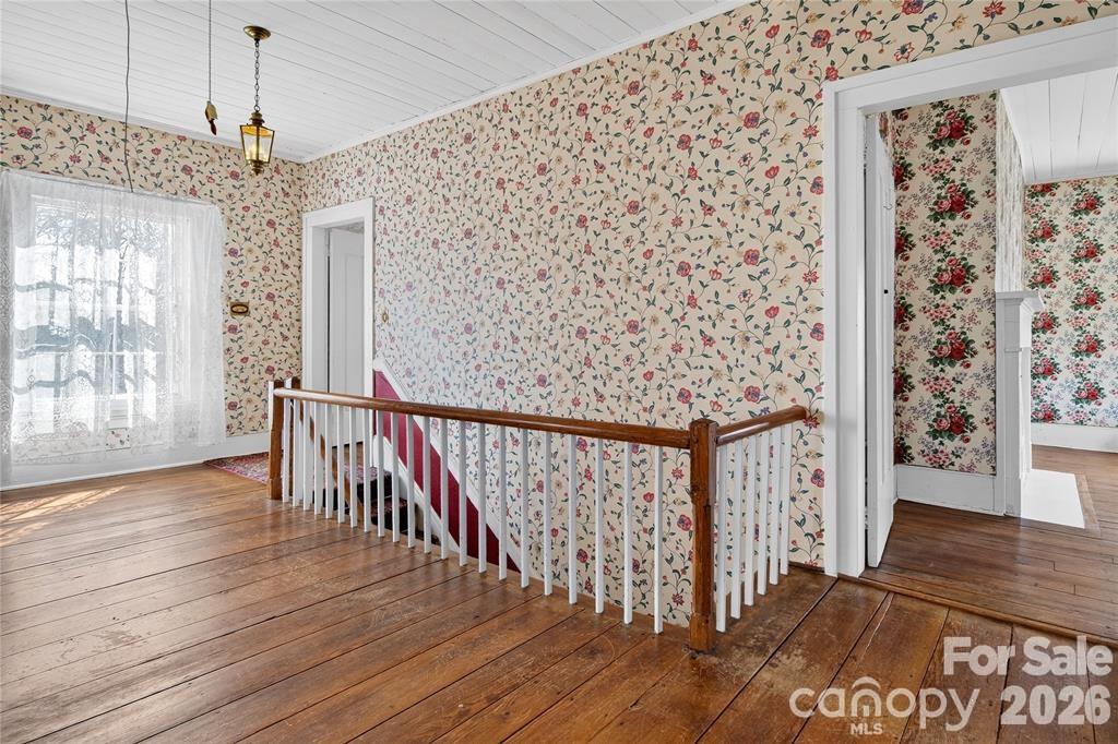 Upstairs center hall - 11124 Eastfield Road, Huntersville